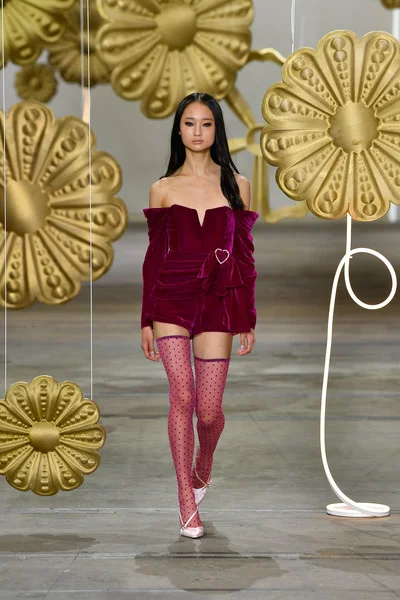 Alice+McCall+Runway+Mercedes+Benz+Fashion+B94kip3c5Vkl.jpg