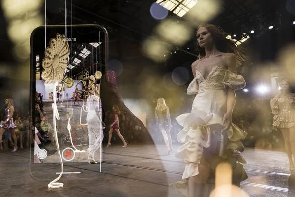 Alice+McCall+Runway+Mercedes+Benz+Fashion+JchXBZLNhrhl.jpg