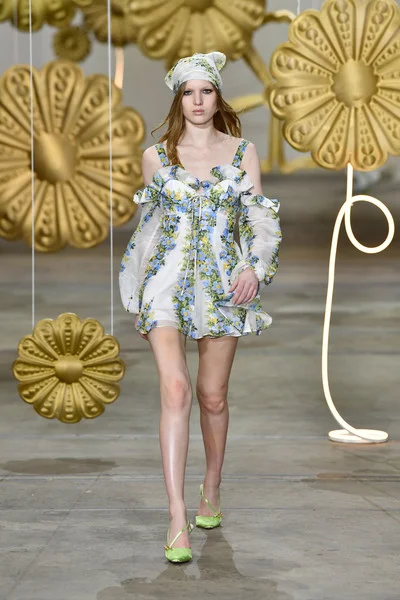 Alice+McCall+Runway+Mercedes+Benz+Fashion+Lwp5drNBgzyl.jpg
