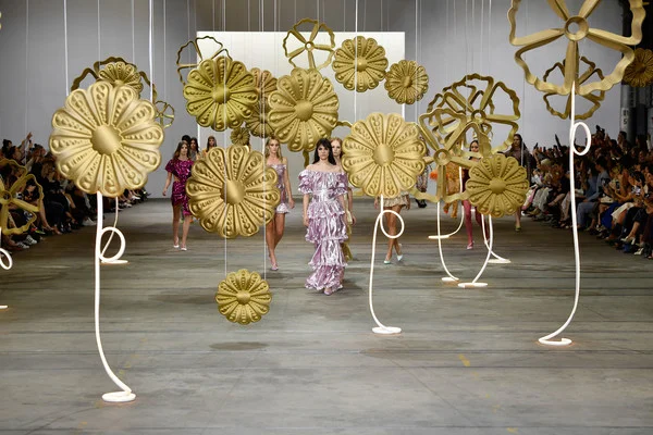 Alice+McCall+Runway+Mercedes+Benz+Fashion+ngDxaebB0Kwl.jpg