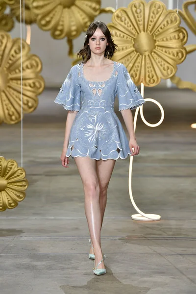 Alice+McCall+Runway+Mercedes+Benz+Fashion+s1tl8y9yMtul.jpg