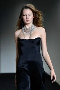 Mariam+Seddiq+Runway+Mercedes+Benz+Fashion+Kf2Y7rJNJcdl.jpg