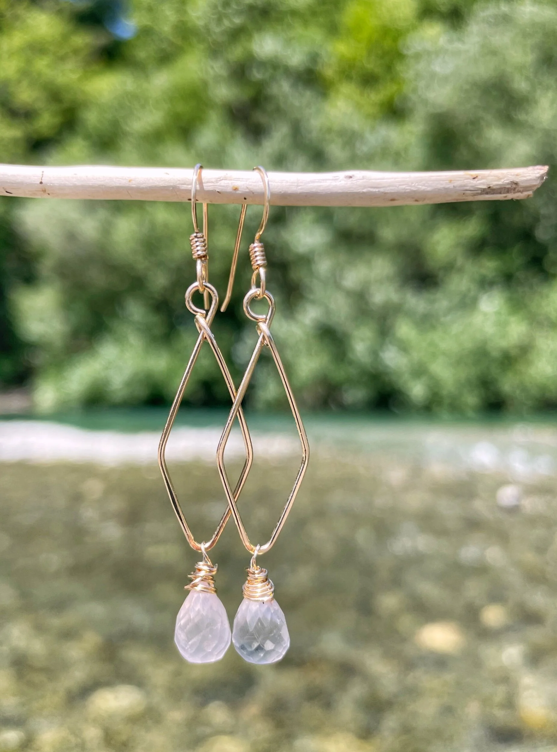 0E819241-E9F9-4071-ADEC-B05FCDD22B5C