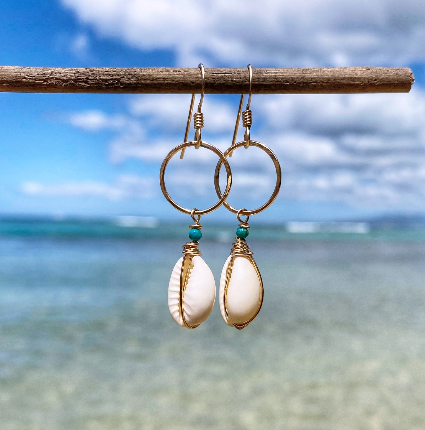 The cutest ALOHA FRIDAY earrings you have to have!! Raymi wore them all week on her tropical island adventure. Grab a pair for yourself at quinnsharp.com under Beach Earrings.