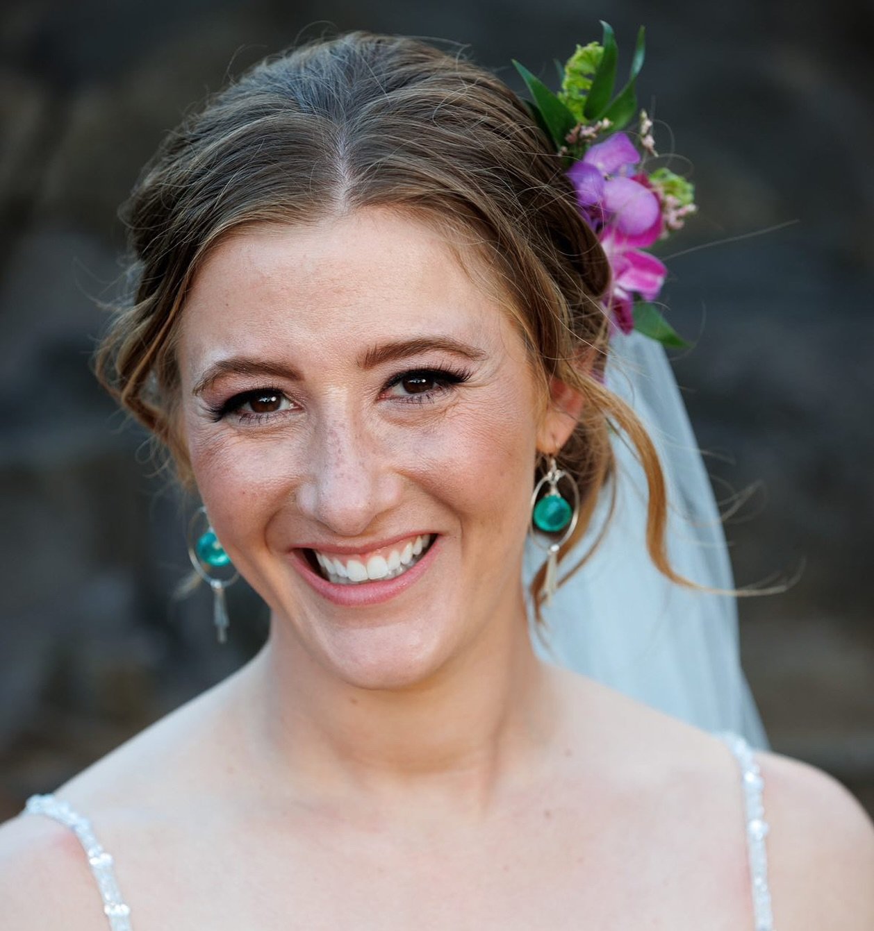 Ummmmm, okayyy&hellip;.how stunning is this bride??! Tropical wedding on Kauai wearing the emerald shores gemstone hoops from my jewelry line!! I&rsquo;m so honored that you chose to wear those on your special day. Congrats, Hannah!!