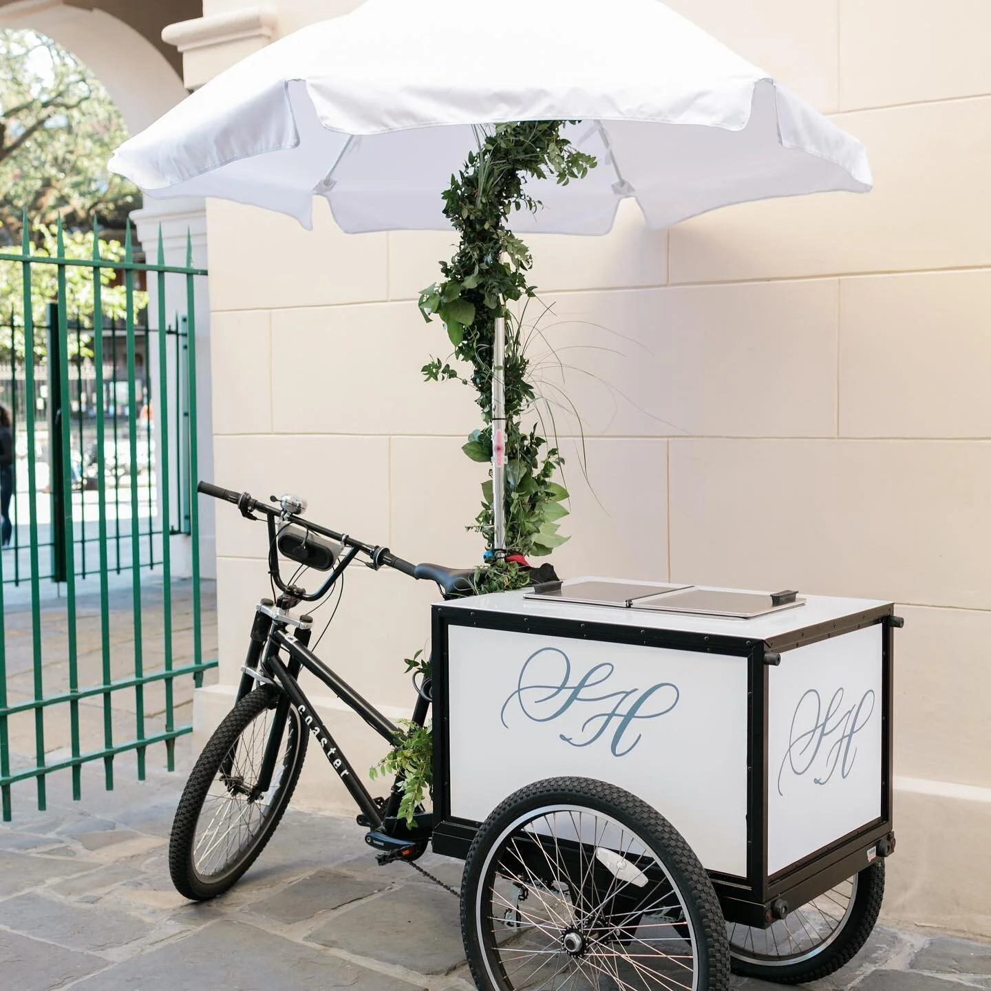 Our bike carts will make a great addition to your wedding! Plus options for florals and adding your wedding logo to make our sweet little bike carts your own!

✨Bubble Bar
✨Beer Bar
✨Specialty Cocktail
✨Satellite Bar 
✨Wedding Favor Bar
✨Bring along on your bar crawl with pedicabs 

Book now for your wedding or party.

📷 @greergattuso