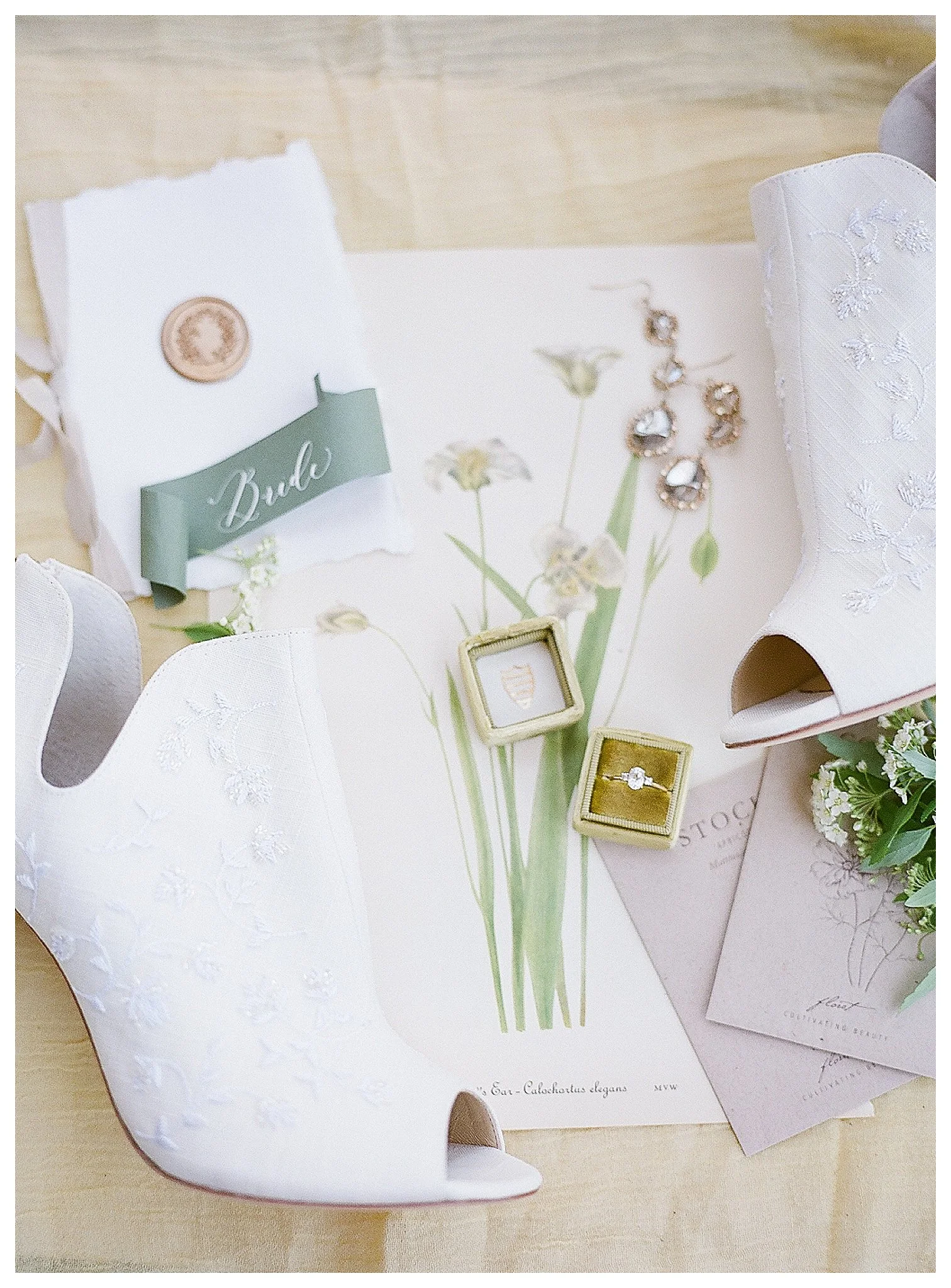 Spring Oatlands Historic House and Gardens Wedding | Andrea Rodw