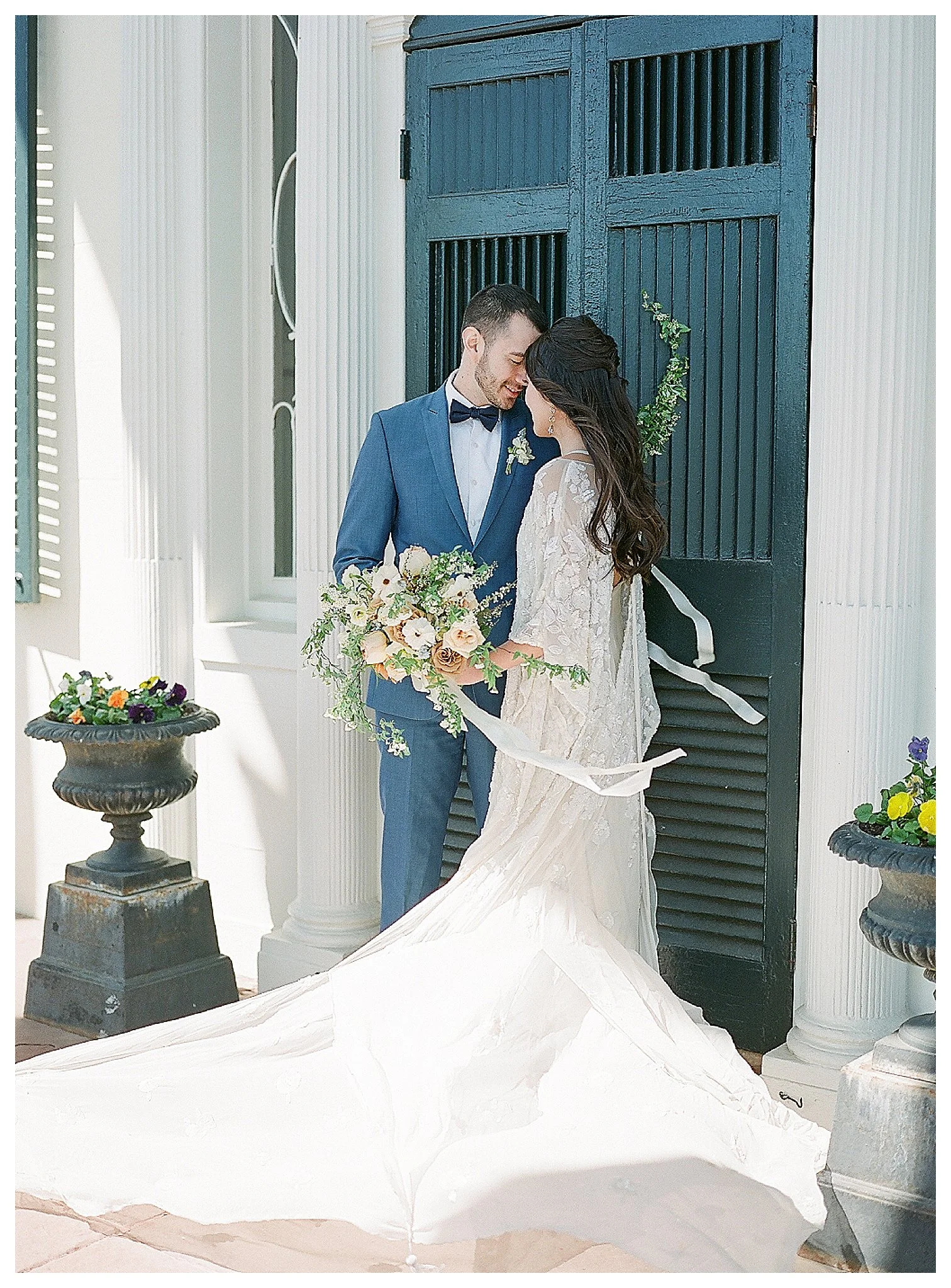 Spring Oatlands Historic House and Gardens Wedding | Andrea Rodw