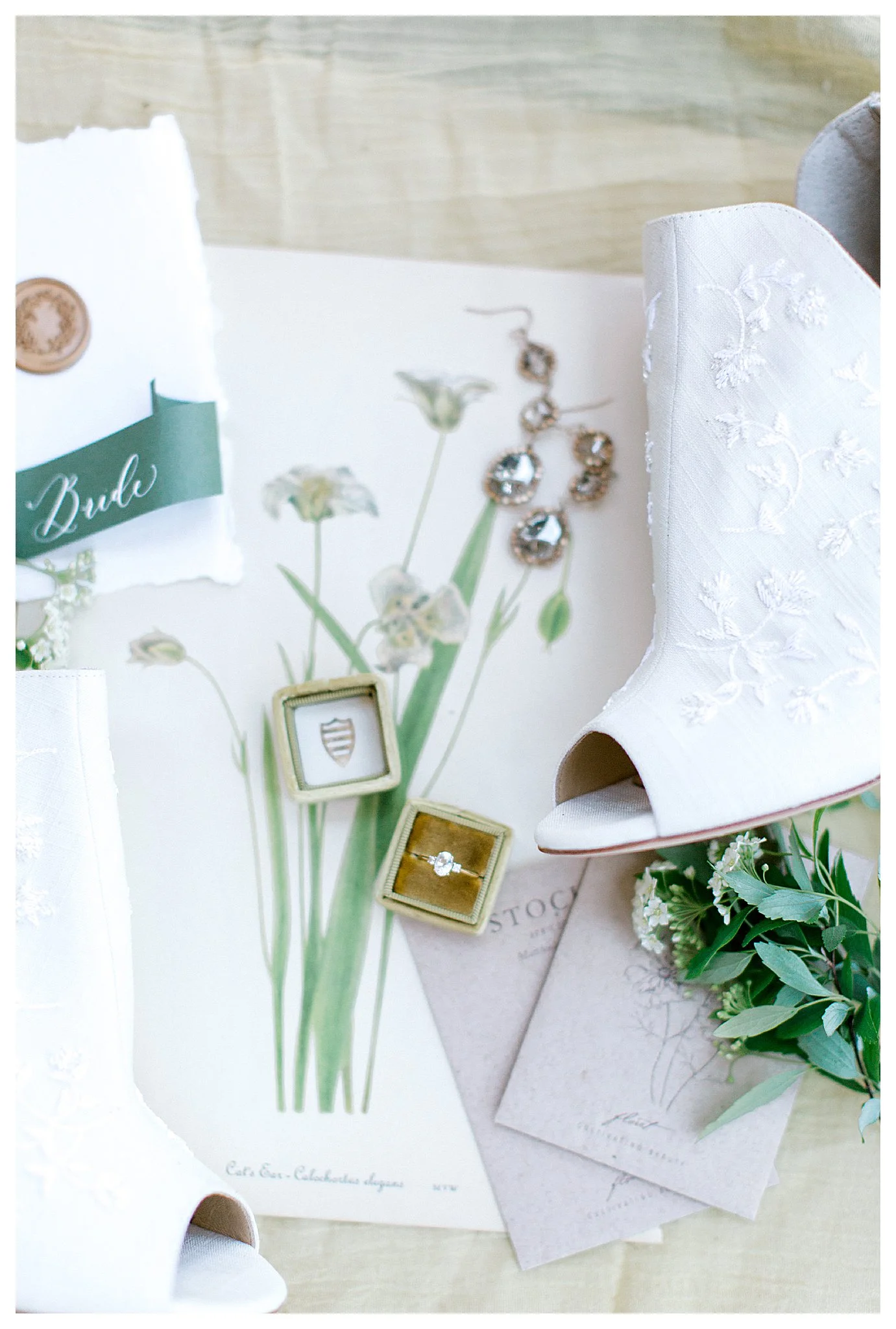 Spring Oatlands Historic House and Gardens Wedding | Andrea Rodw