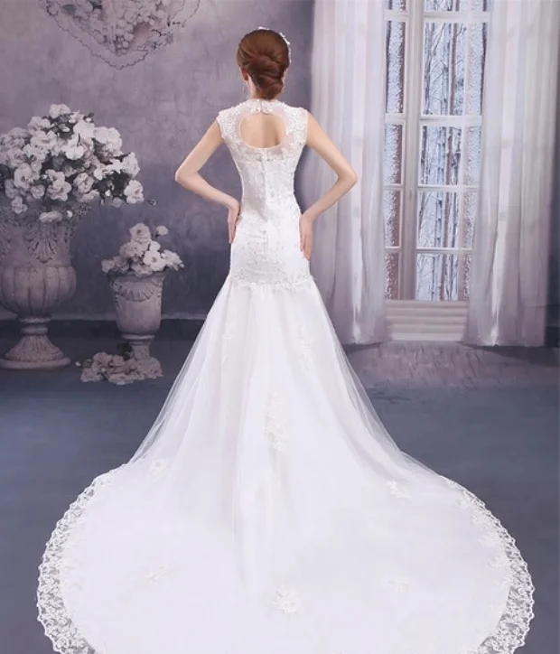  The train on this gown is really very nice.&nbsp; 