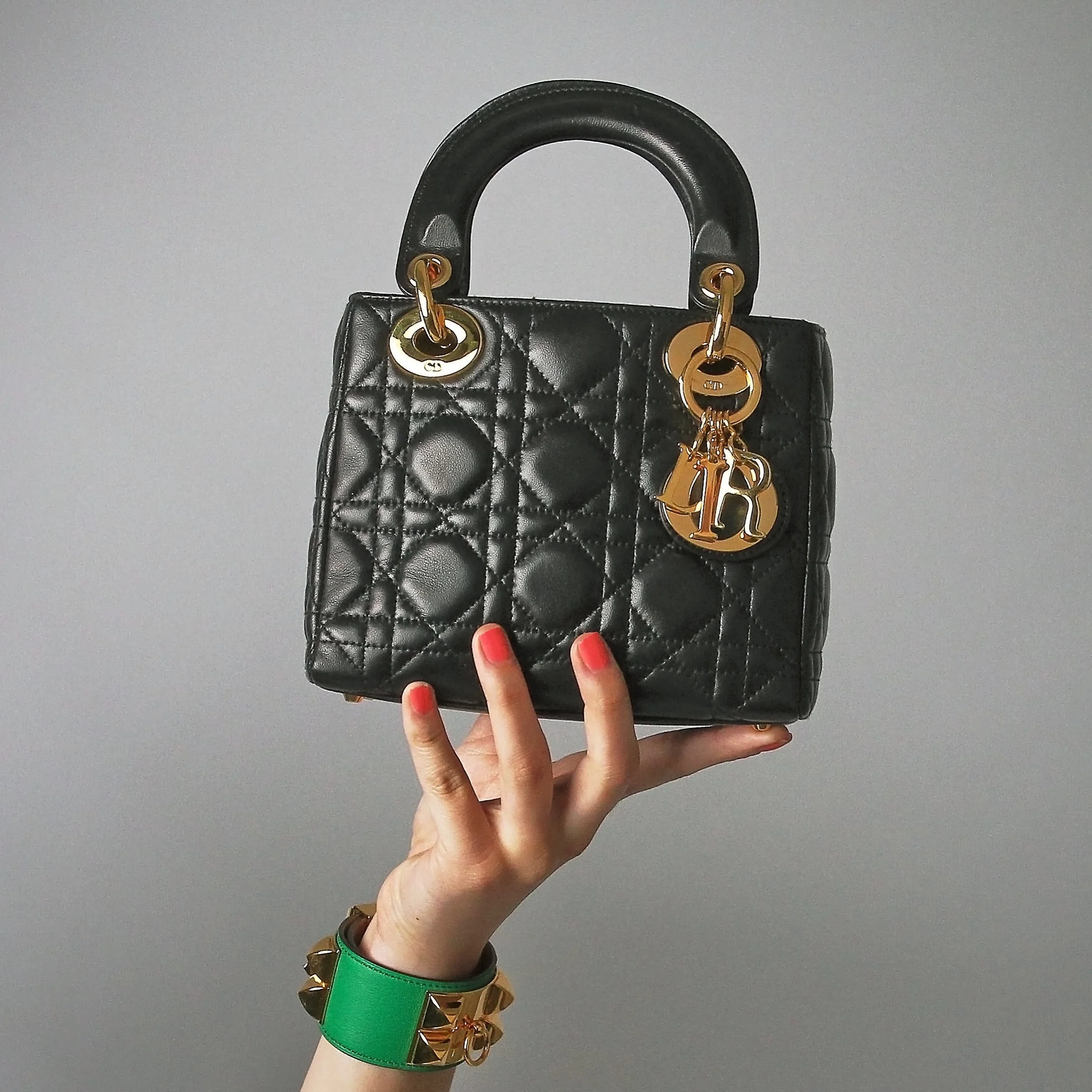 Yoogi's Closet - @yoogiscloset