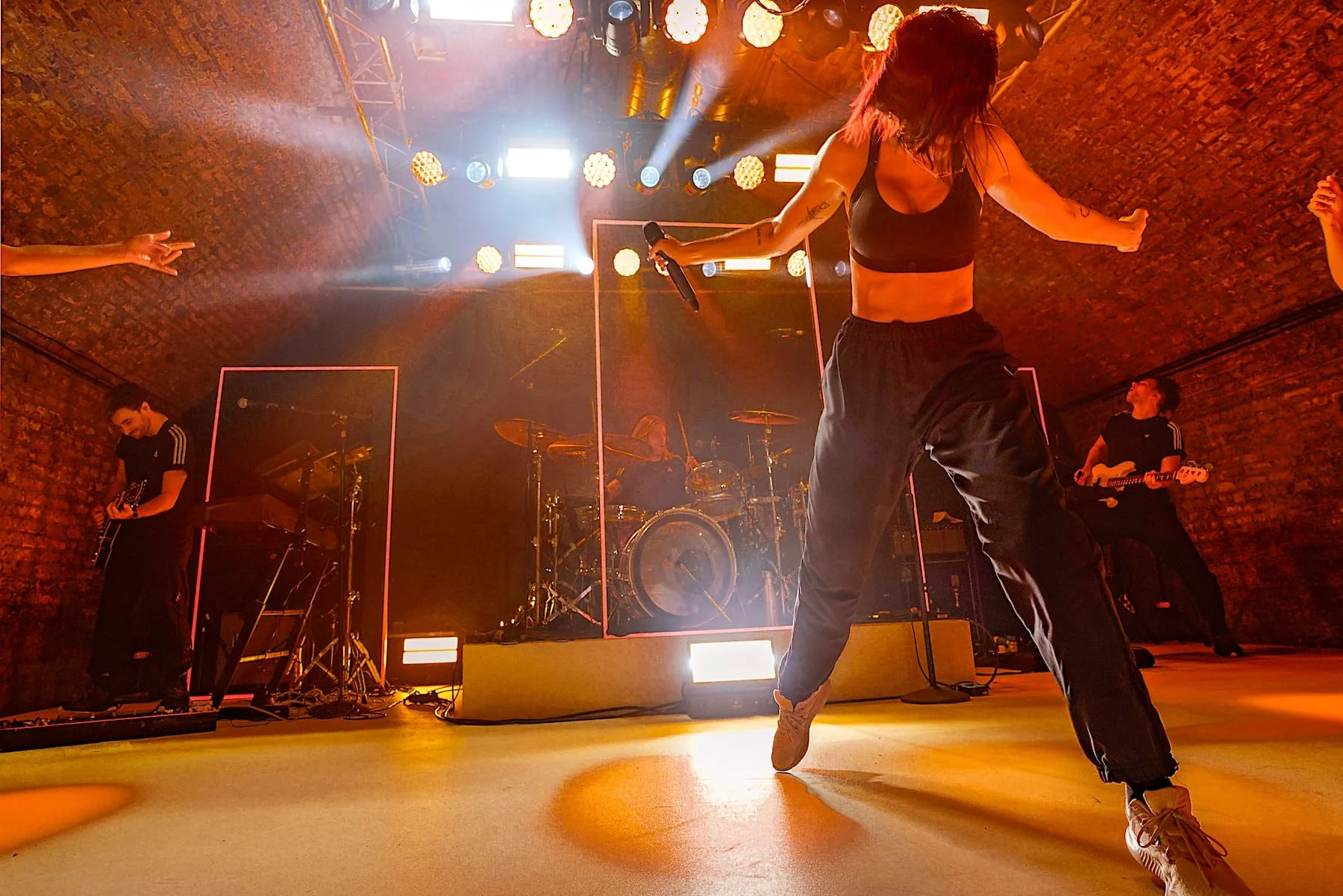 dua_lipa_adidas_london_2018_06.jpg