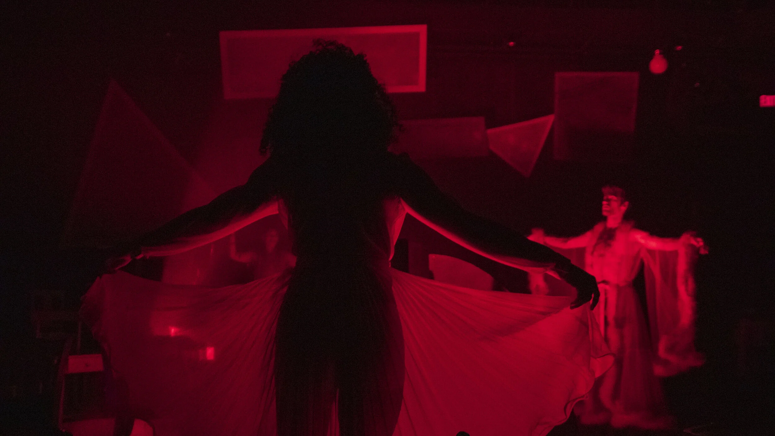 epilogue-simone-silhouette.jpg