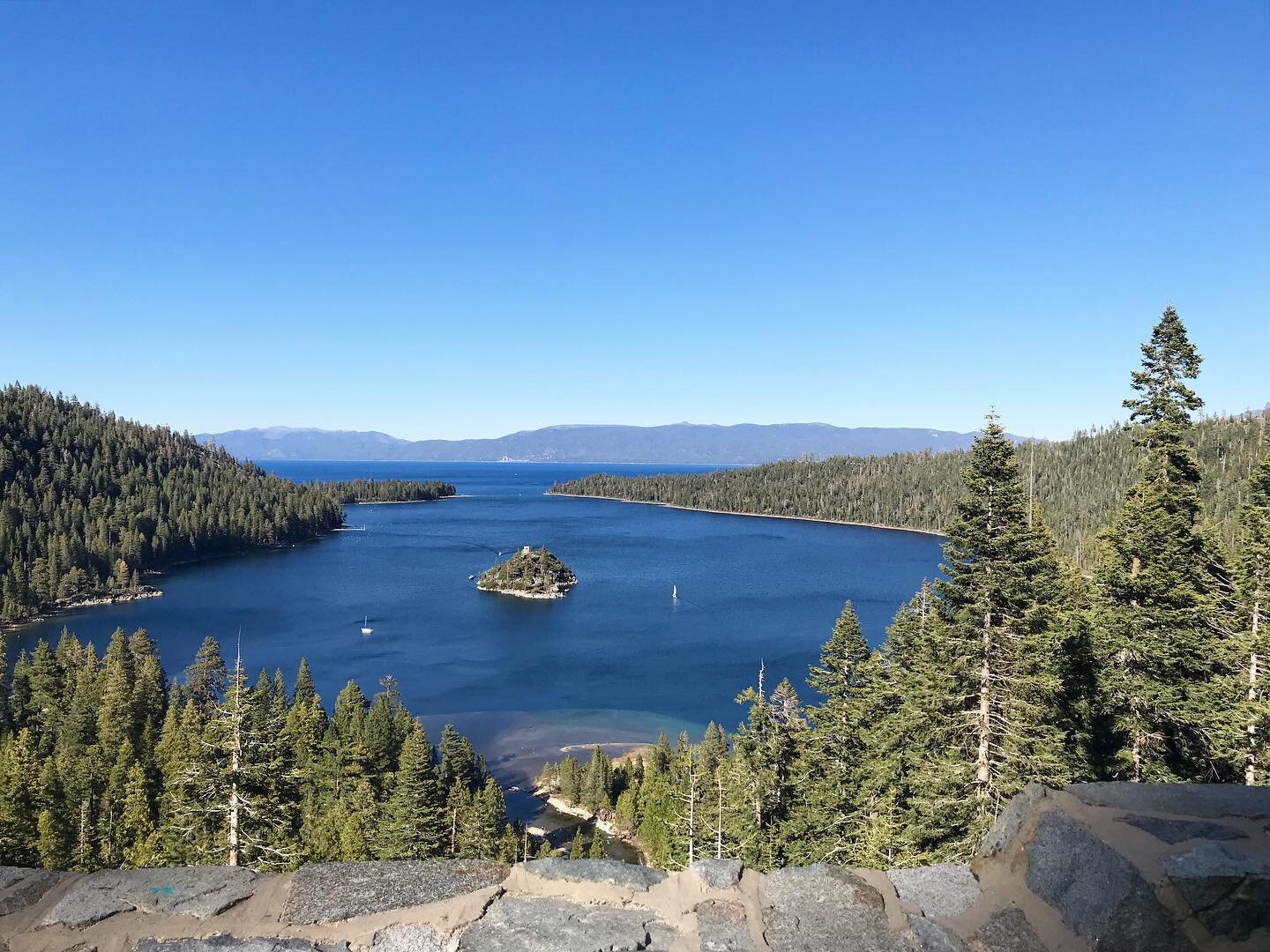 From paddling to the island to hiking way up above it, it was a stairclimber day with the best views of the bay. Ice cream at @thebakedbear before driving back to our Airbnb, and E from the back seat: &ldquo;I just saw a bear! A real one!&rdquo; Spun