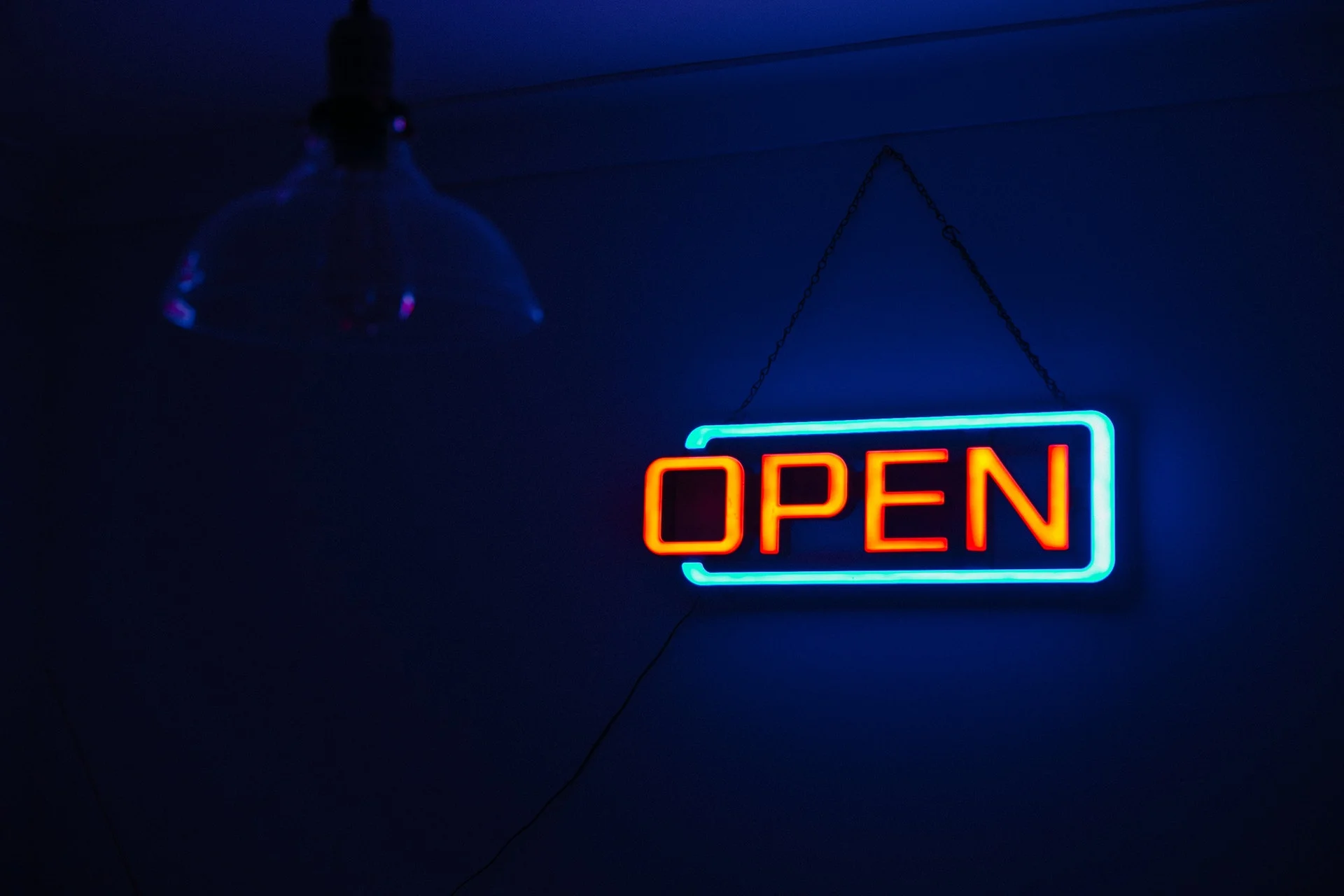Open vs Closed Leadership