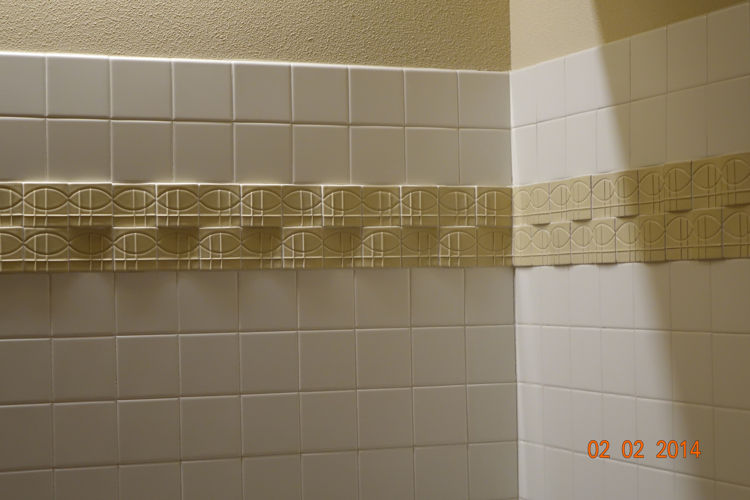 11-inside corner, messy grout job_0009.JPG