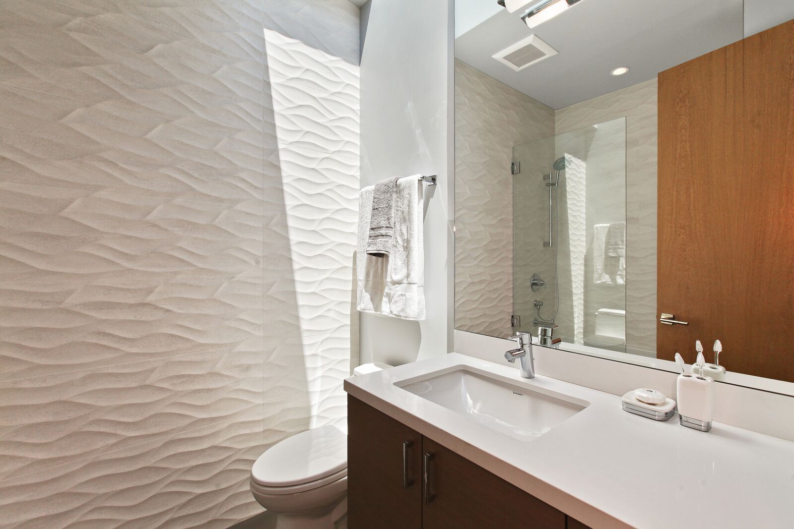 Wave bathroom .jpeg