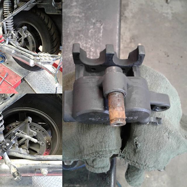 Honda GL1500 with a seized rear brake caliper pin, this is what happens when the caliber is not serviced, during a brake service. This caliper was dragging on the rotor, killed the brake pads and damaged the brake rotor, an expensive repair that was 