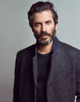 JENS LAPIDUS | 13.00 Mellan skranket och gatan - hur hittar Jens Lapidus sitt språk? Föreläsningen kommer att beröra ämnen som hur man förenar det byråkratiska och det kreativa arbetet samt hur man finner motivation och inspiration.