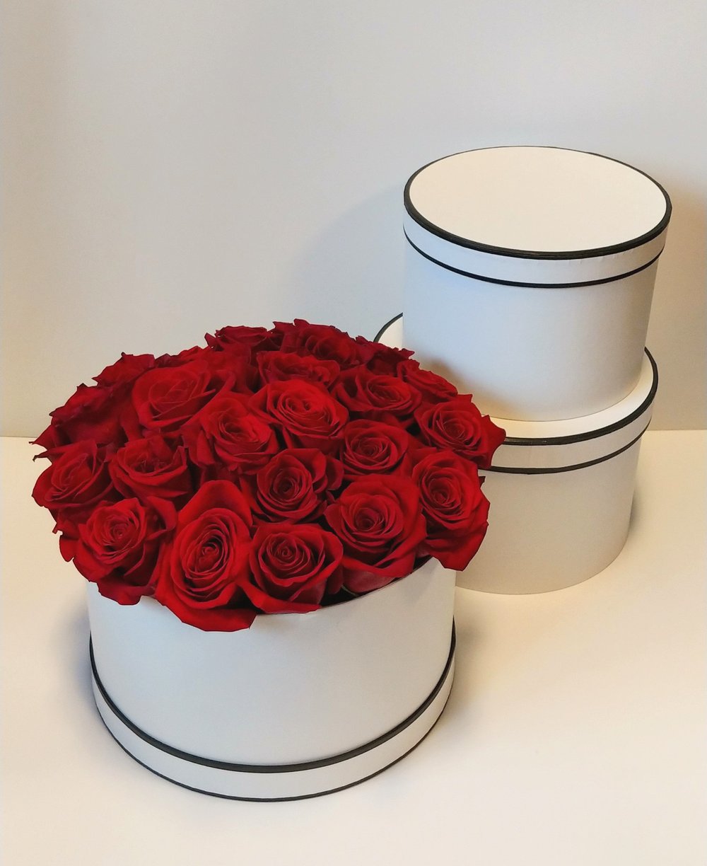 Chic Rose Hat Box - $95-$150 — Village Green Flowers & Gifts