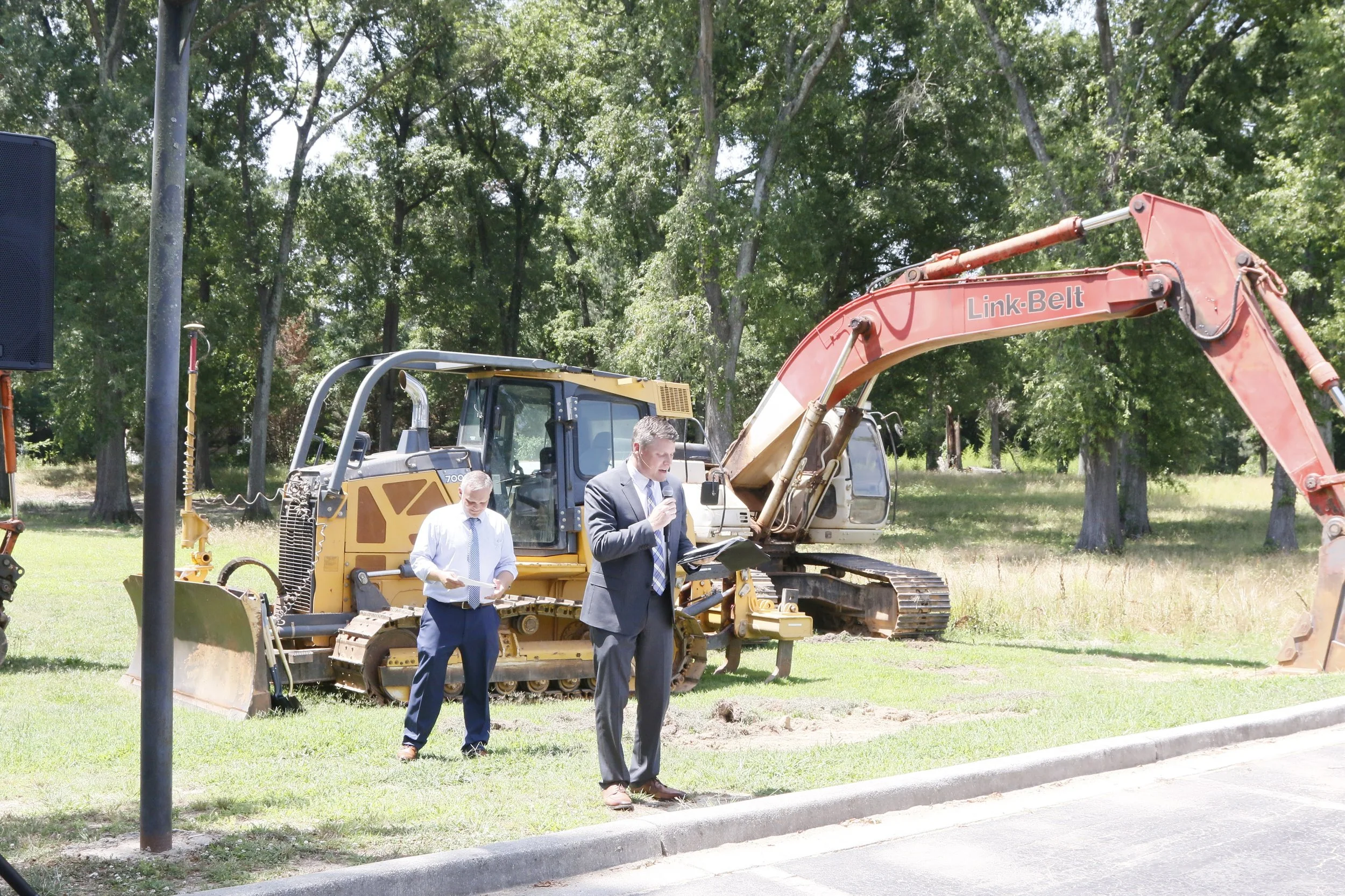GroundbreakingPhotos4.JPG