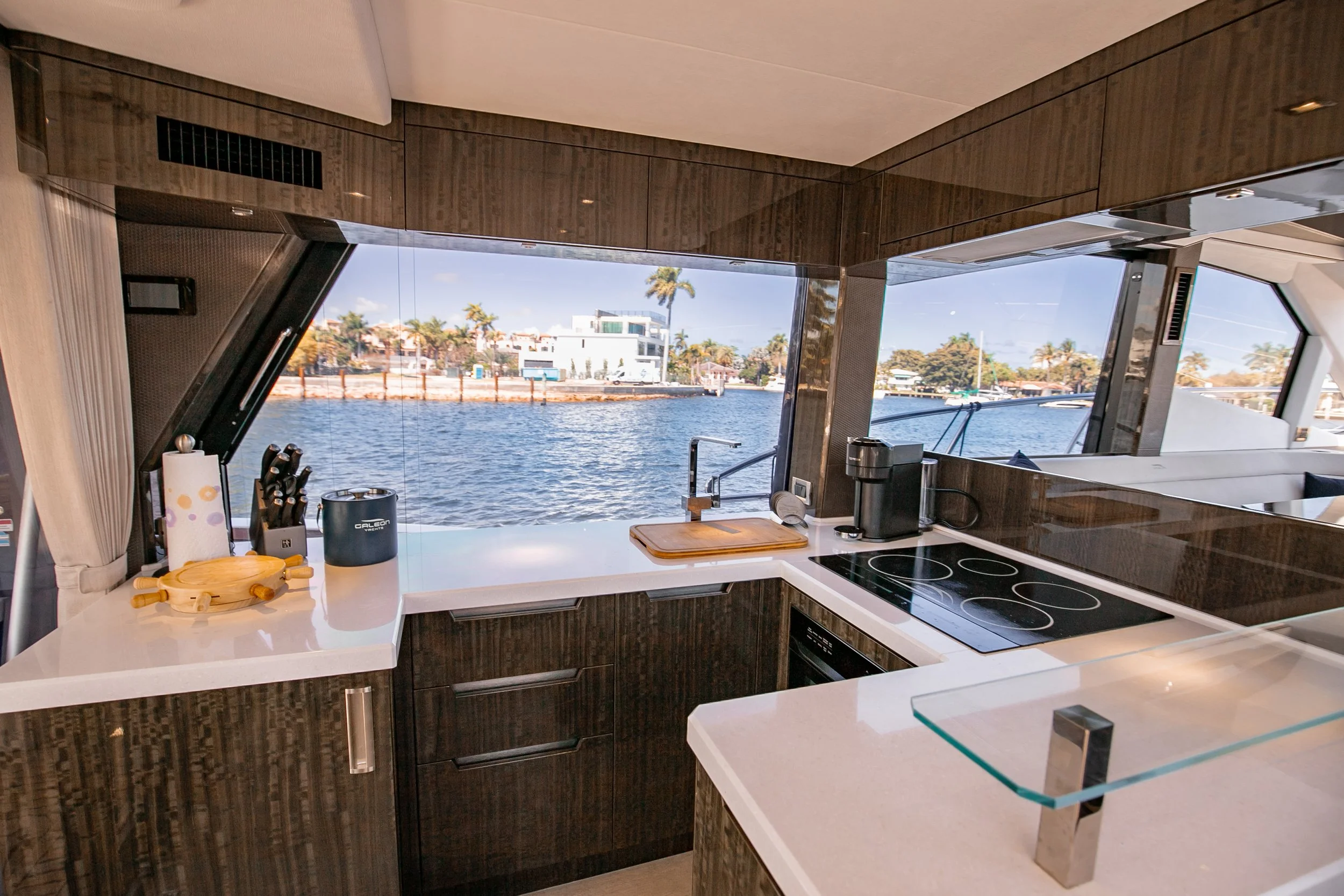 Galeon 50 Fly-075.jpg