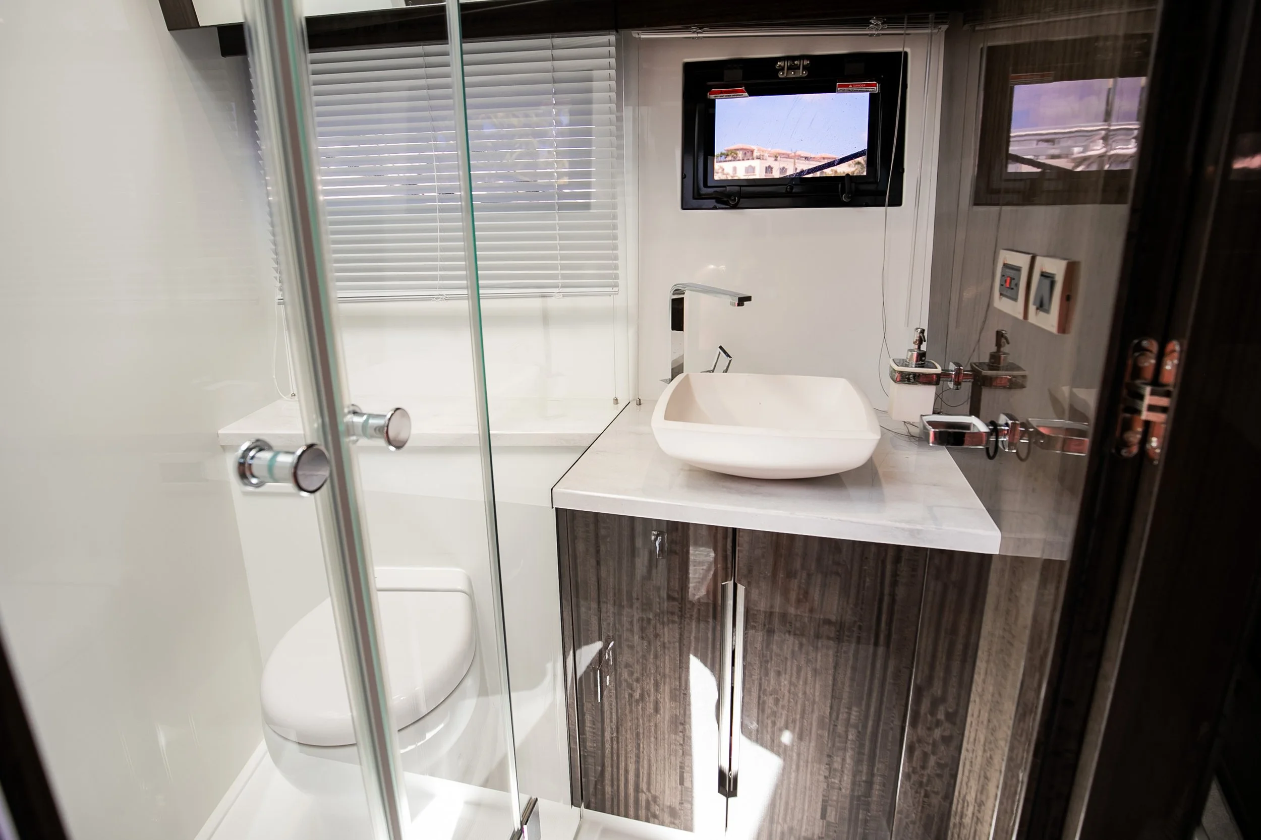 Galeon 50 Fly-057.jpg