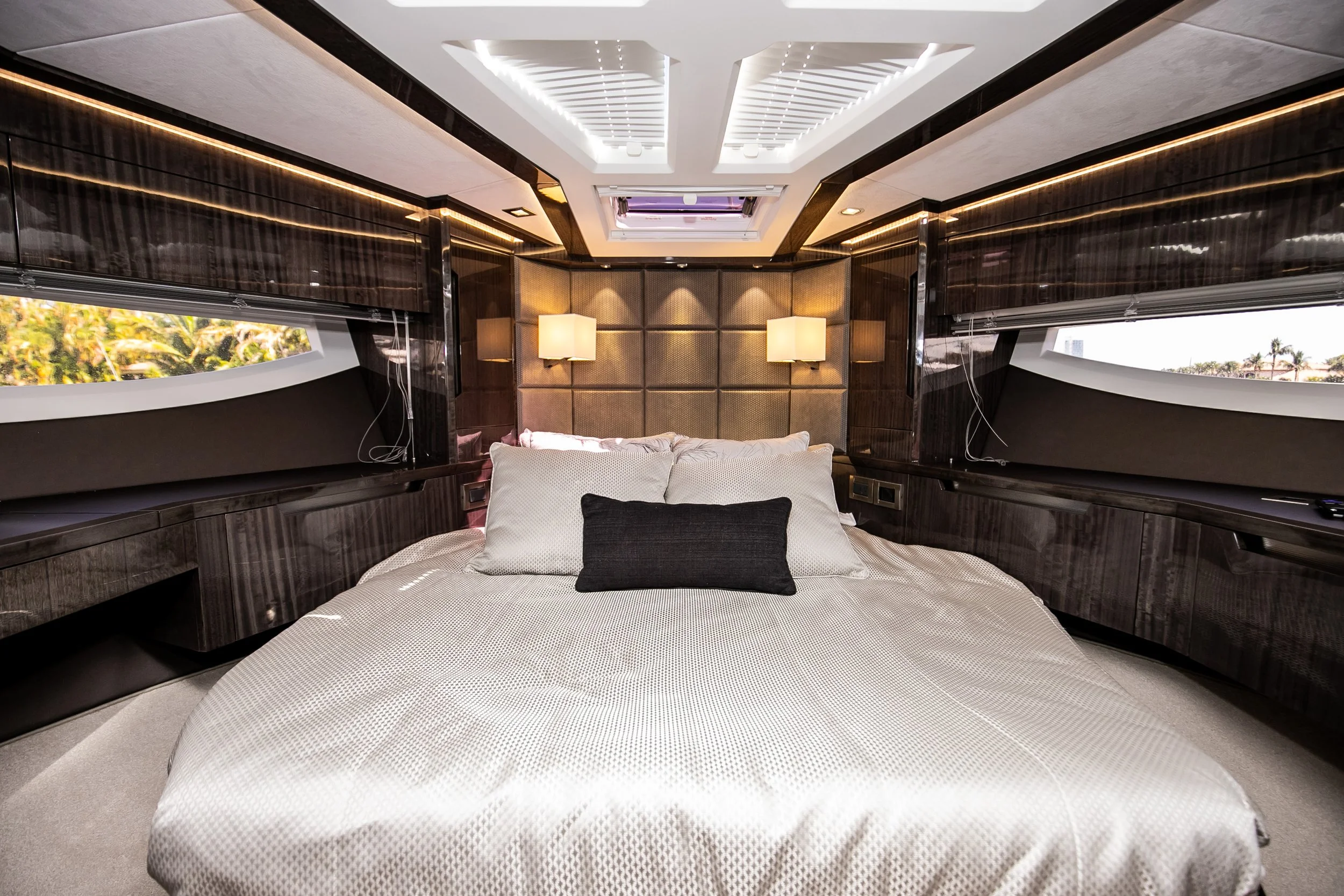 Galeon 50 Fly-031.jpg