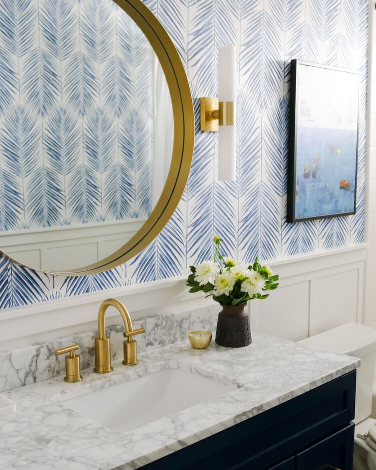 One on my favorite type of makeovers is the &lsquo;no-demo-reno&rsquo; no sledgehammer required, only creative ideas and good bones. 

That&rsquo;s how we have our guest bathroom a major update, with a series or DIY projects &amp; calling in an elect