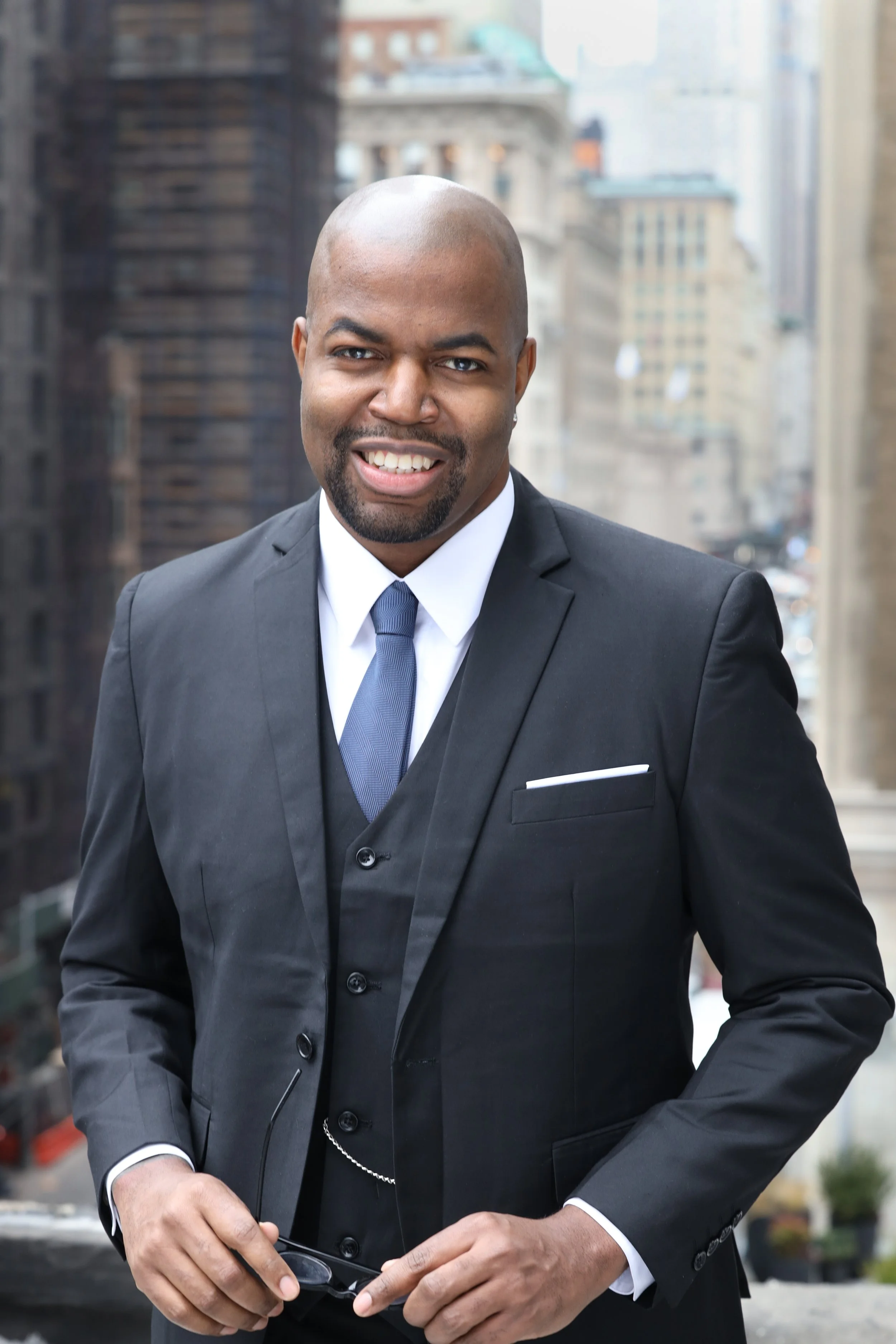 corporate-portrait-ceo-founder-entrepreneur-studio.jpg
