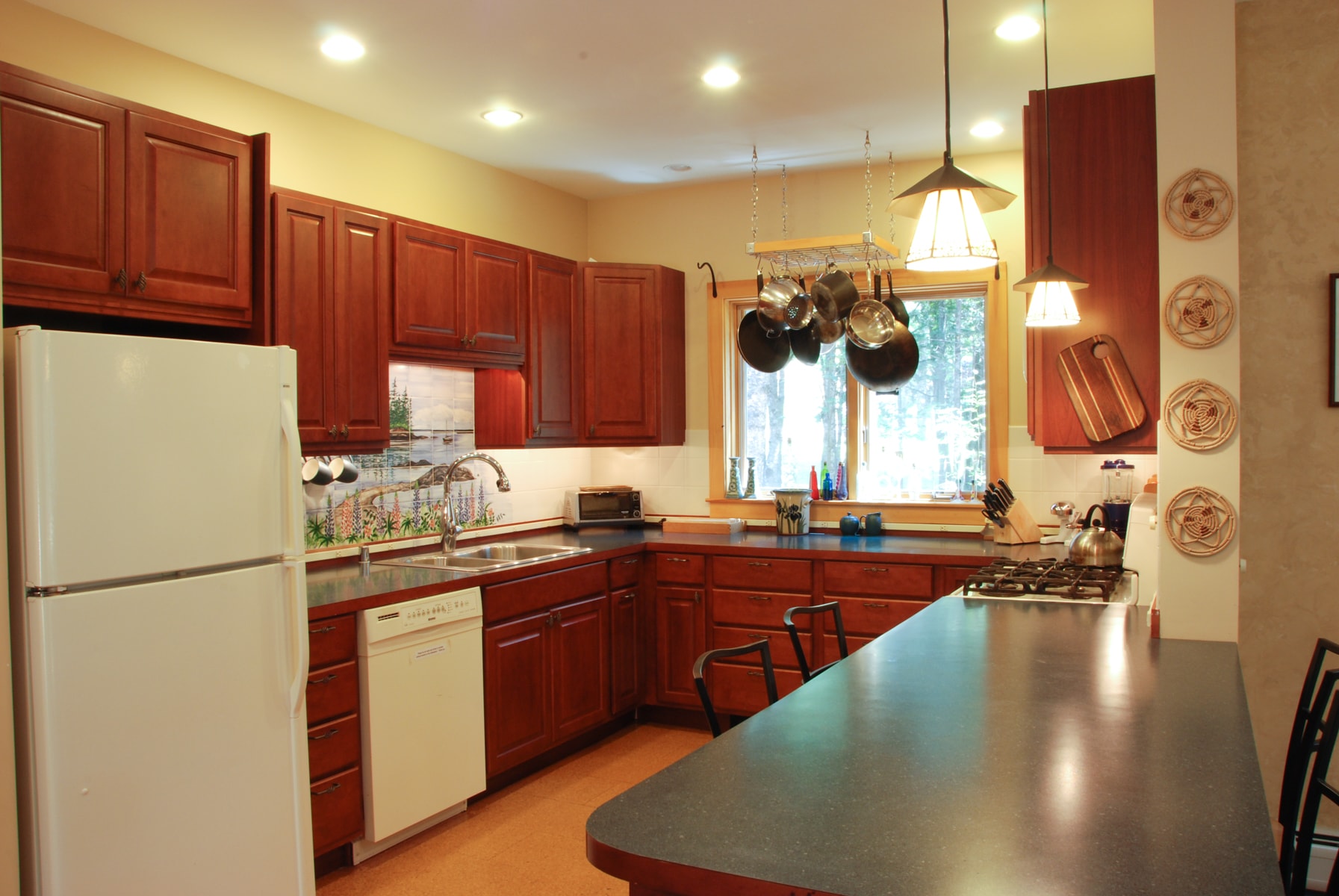  Large fully equipped kitchen with all the extras to feed your group. 