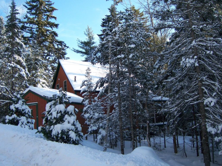 Located in a quiet, wooded area near Acadia National Park