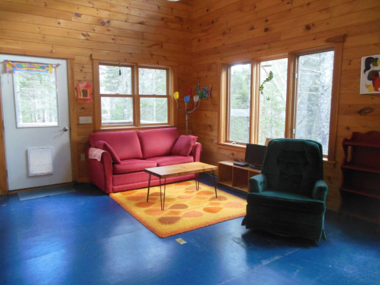  Cozy, spacious living room with high ceilings 