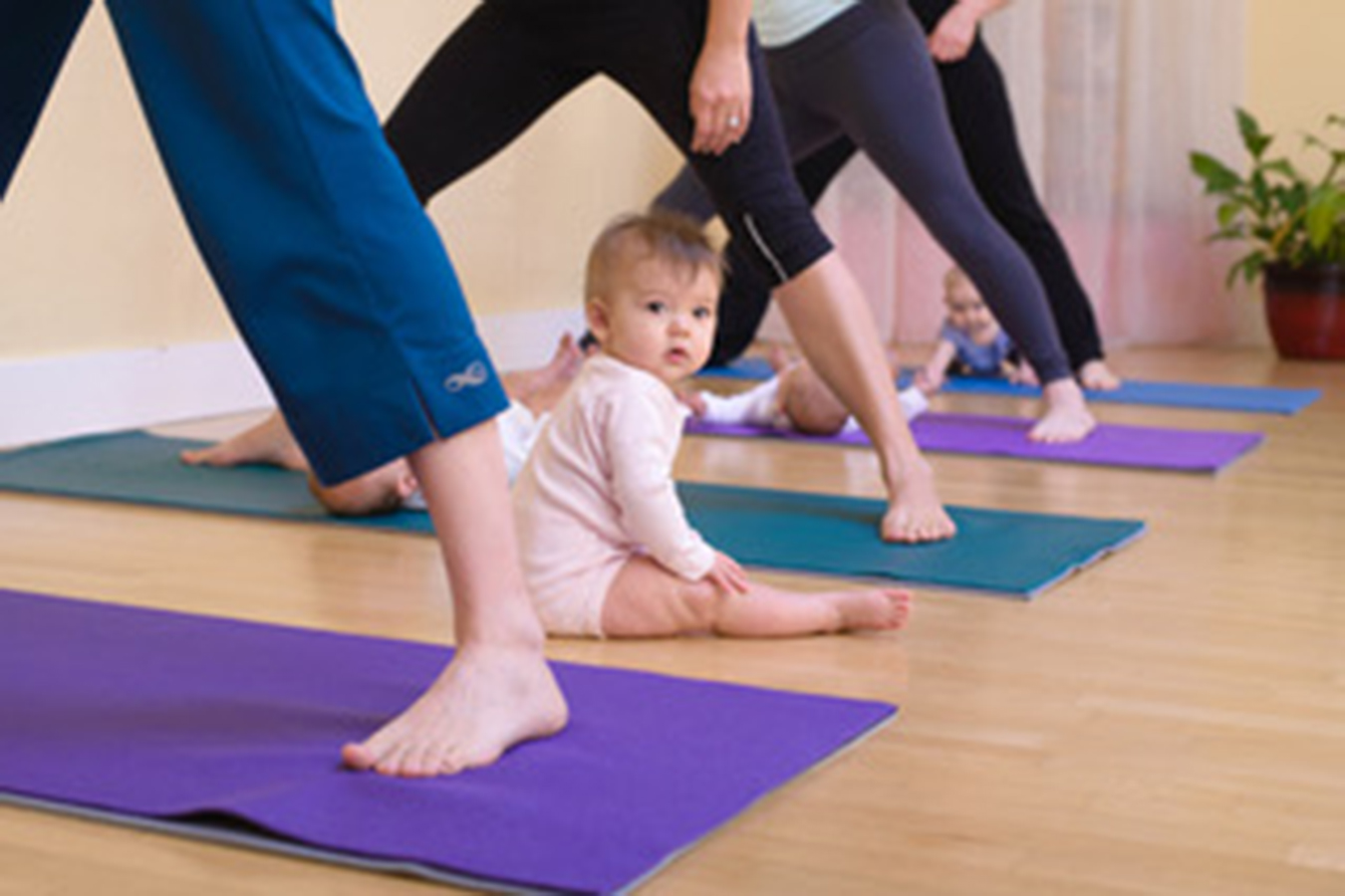baby w:moms in wide legs.jpeg
