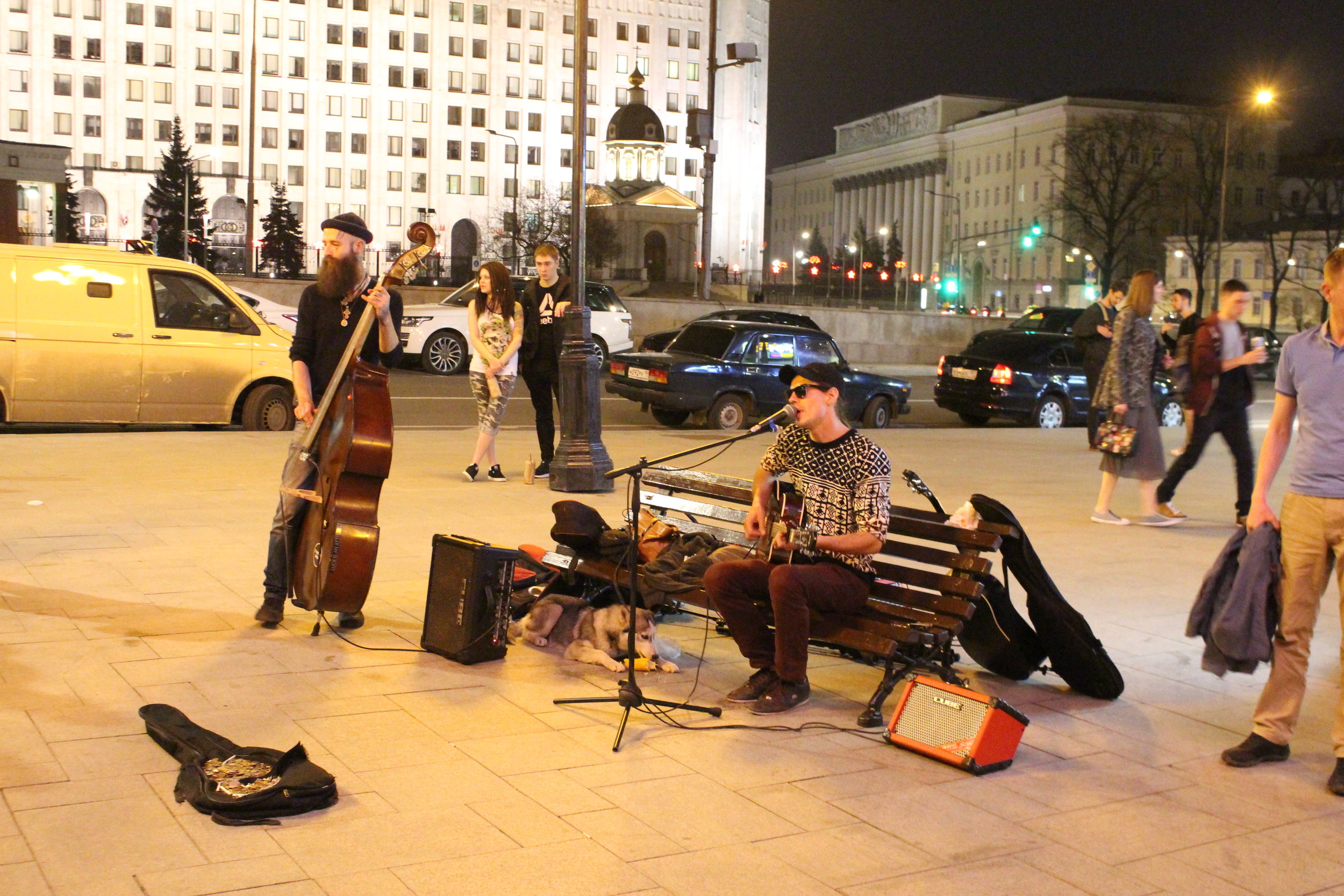 A typical busker image on the Arbat