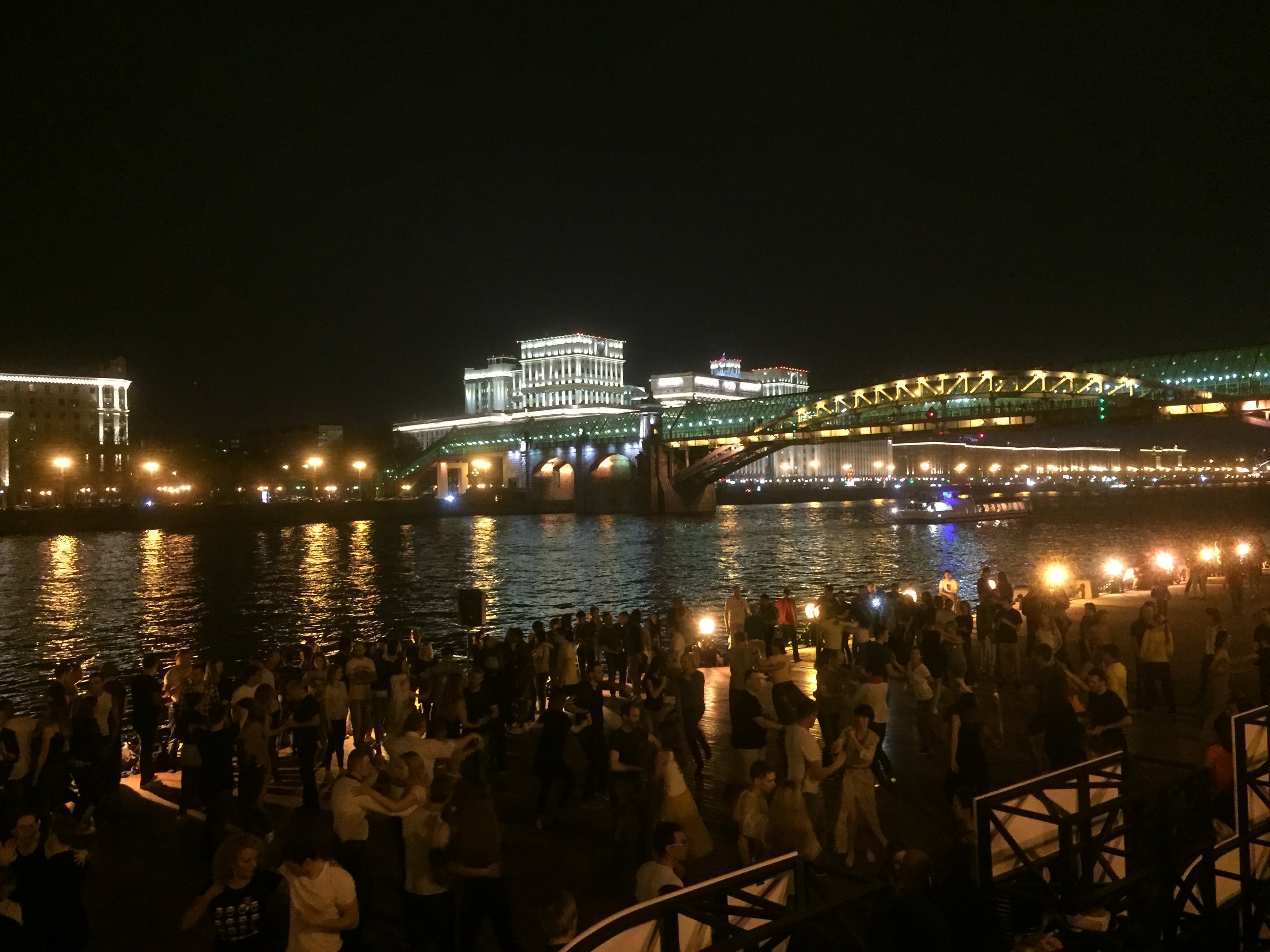 Salsa by the river