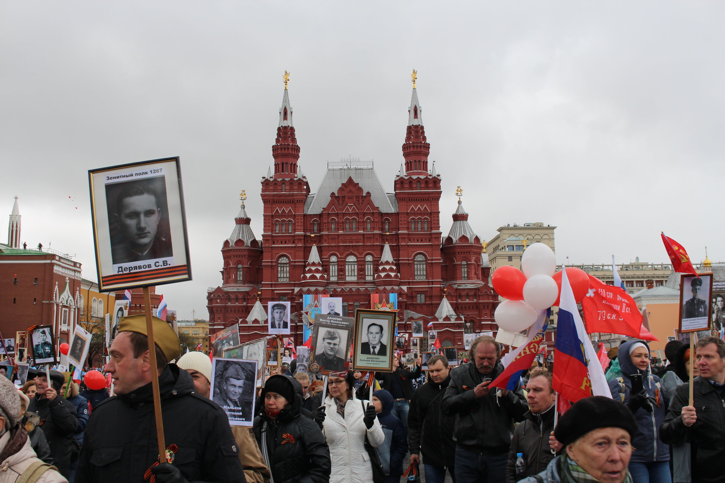 The 'Immortal Regiment' arrives in Red Square