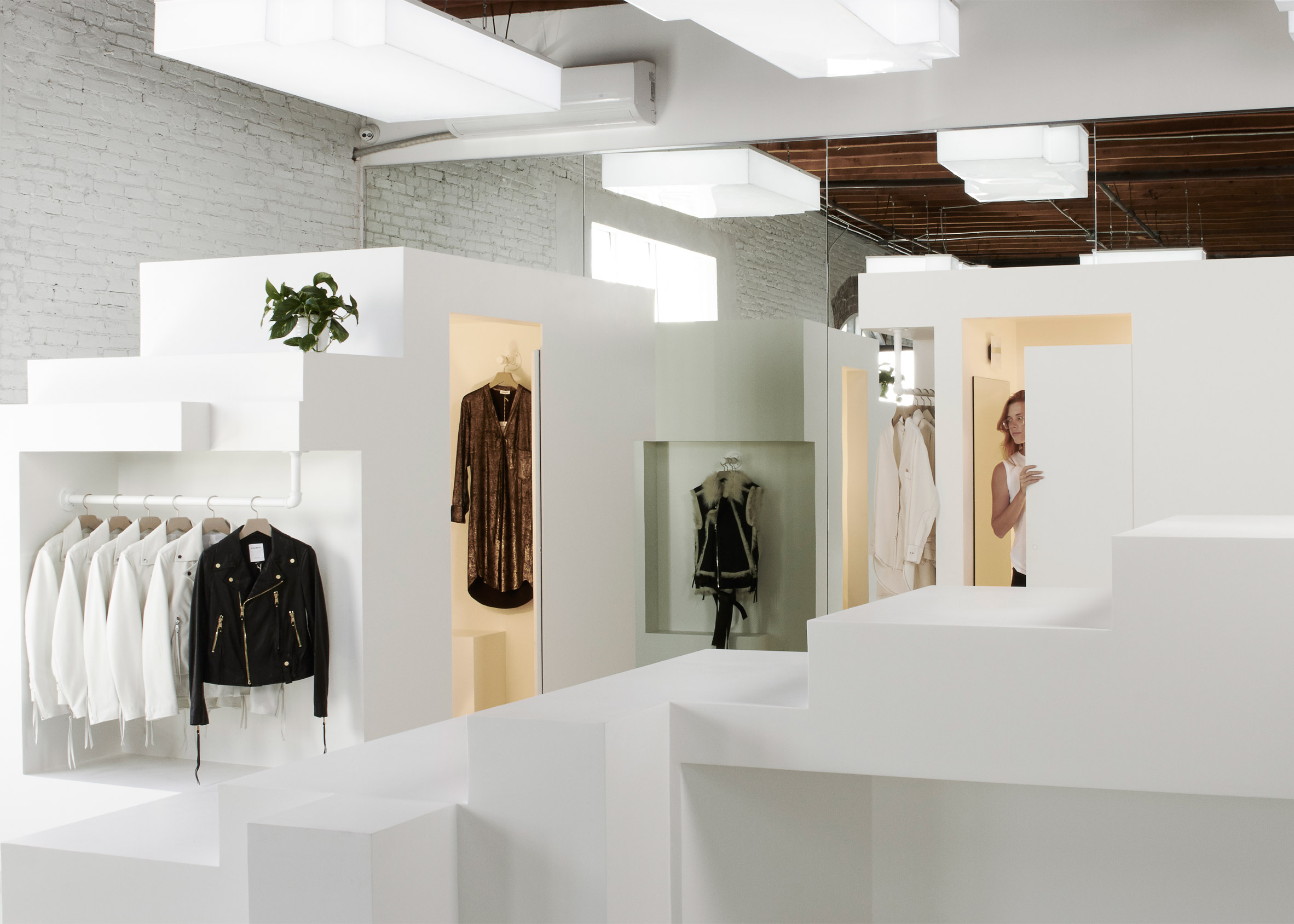 frankie-store-retail-shop-interior-fashion-bureau-spectacular-usa_dezeen_2364_ss_5.jpg