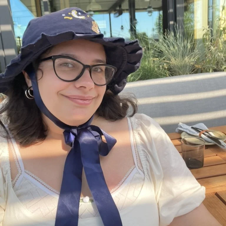 Woman wearing a dark blue bonnet and smiling