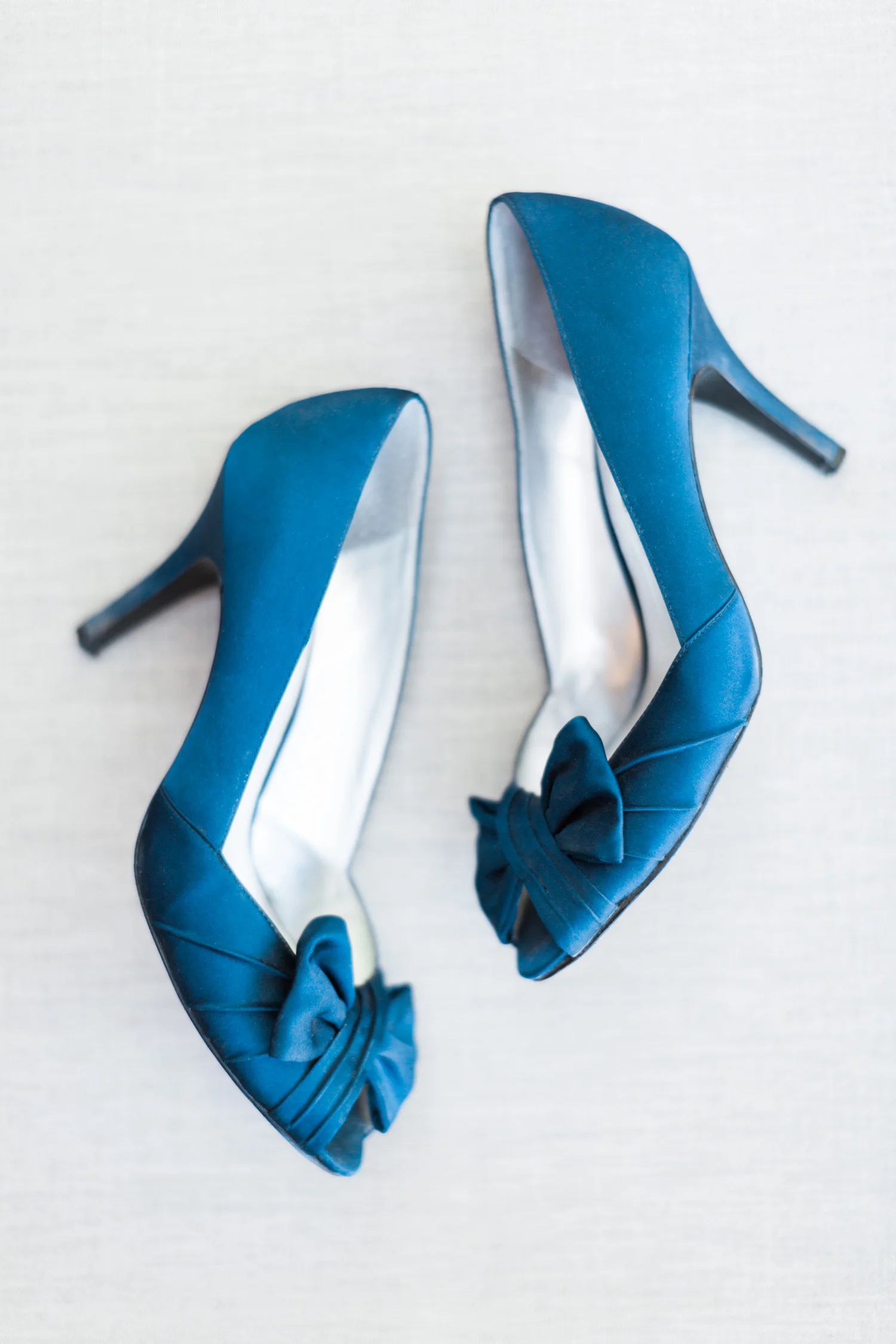 Classic and elegant navy blue wedding shoes with bows on top