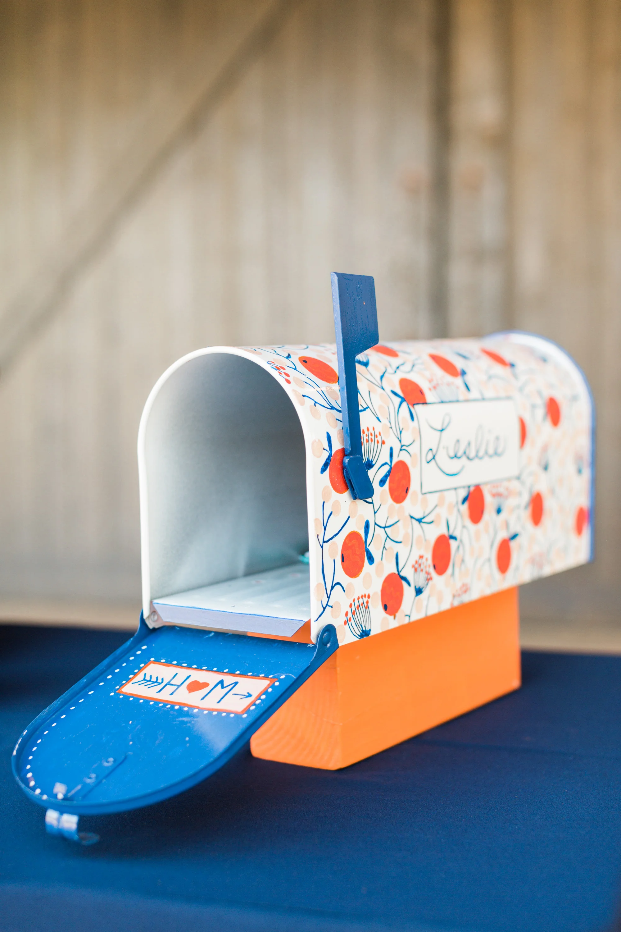 Cute mailbox card holder that matches the wedding decor with their new last name on it! Love this idea.