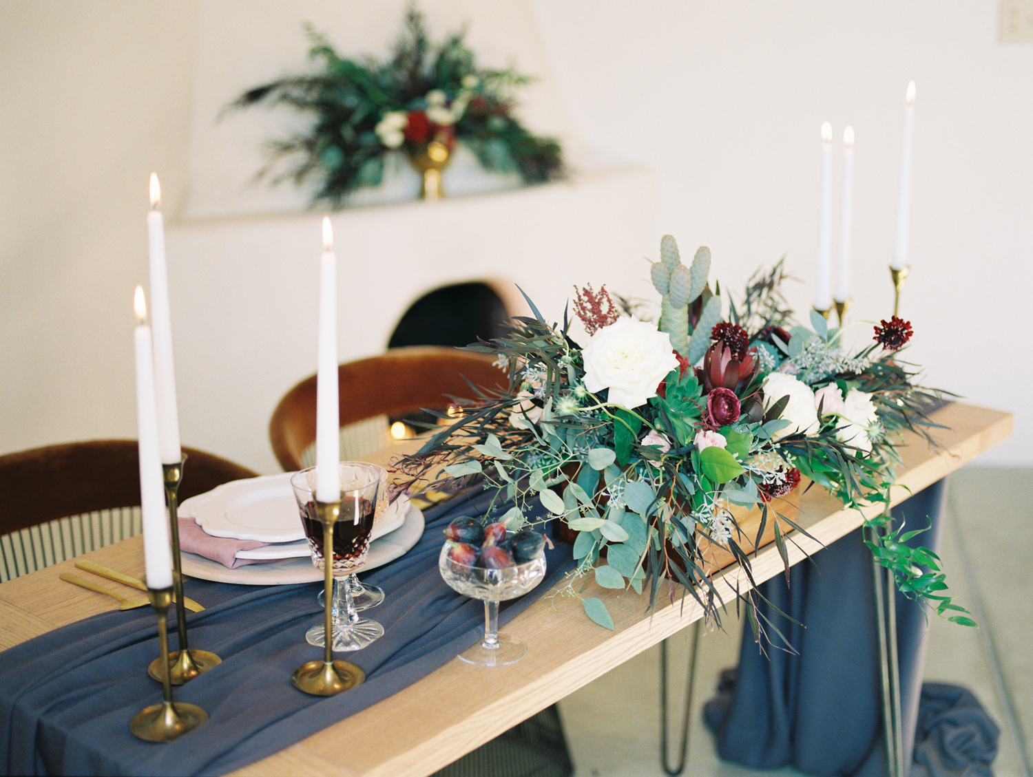 Stunning tablescape by Le Champagne Projects captured by Tucson film wedding photographers Betsy & John 
