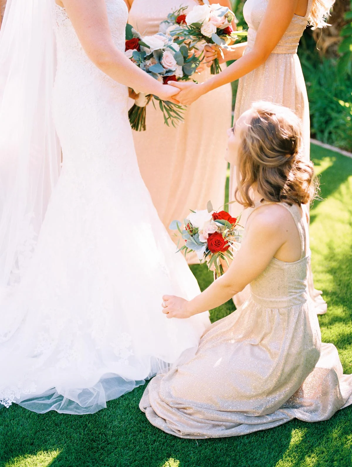 bridesmaids-with-bride.jpg