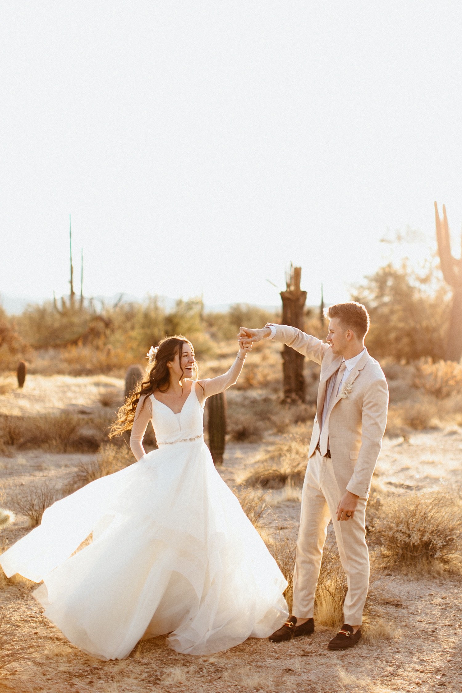 089_boho-bride-and-groom-in-desert.jpg