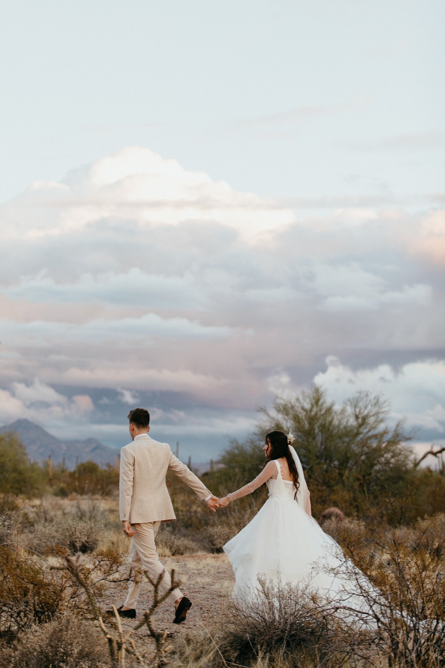 104_boho-bride-and-groom-in-desert.jpg