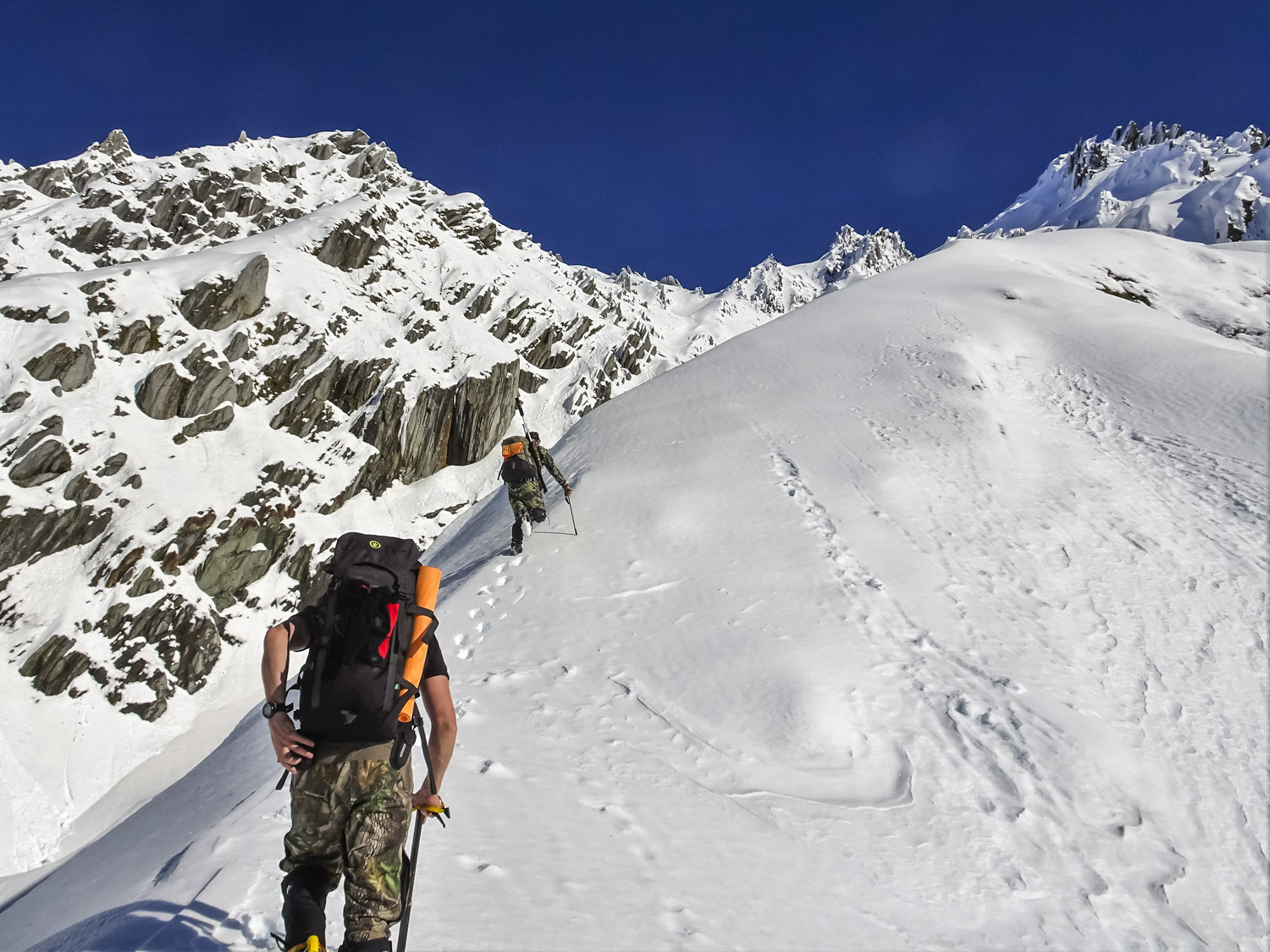 Taking the Huntaway into some steep Tahr country 