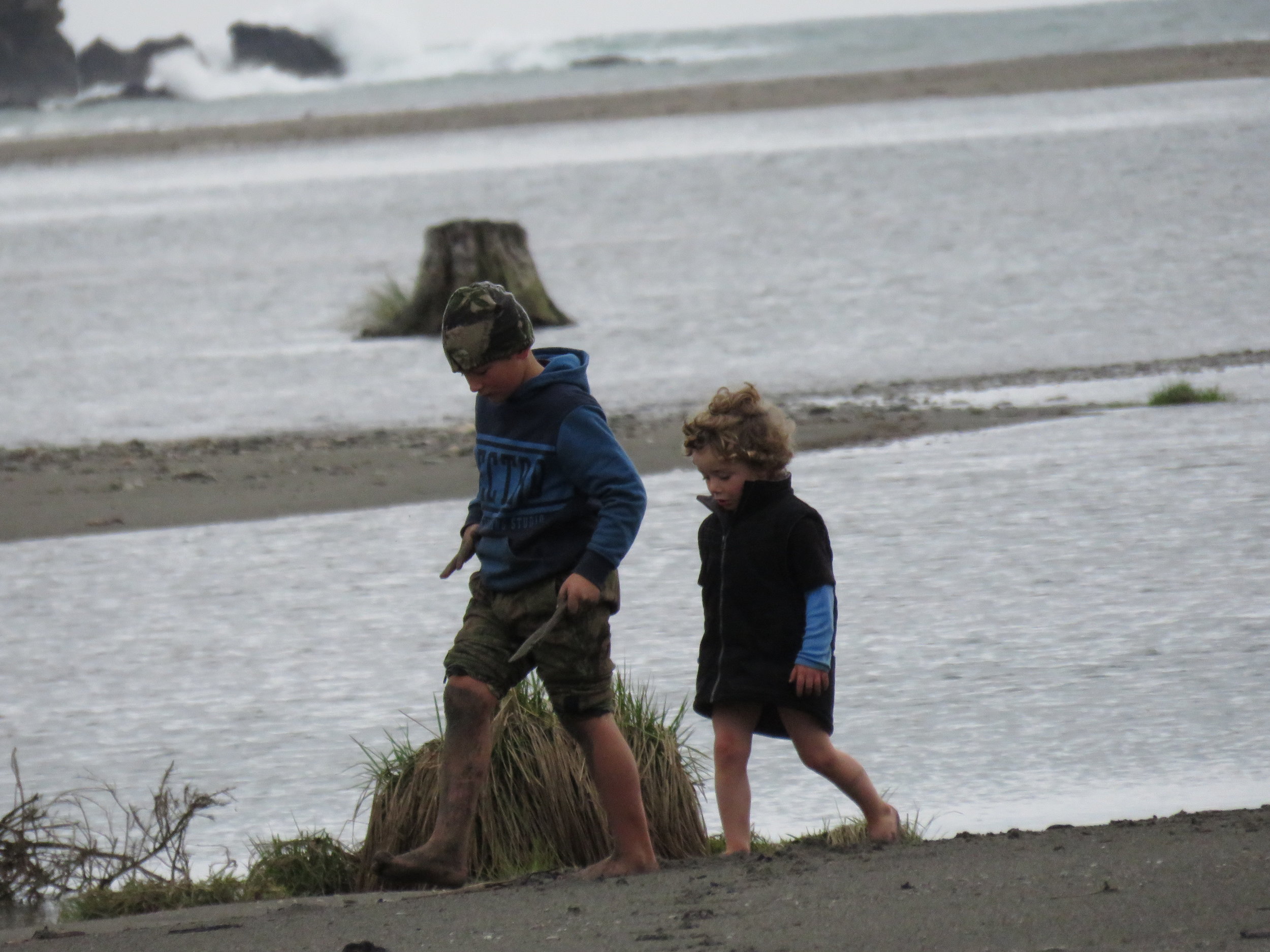  Serious George (7) and his cousin James (3) looking for a better spot to set their whitebait net. 