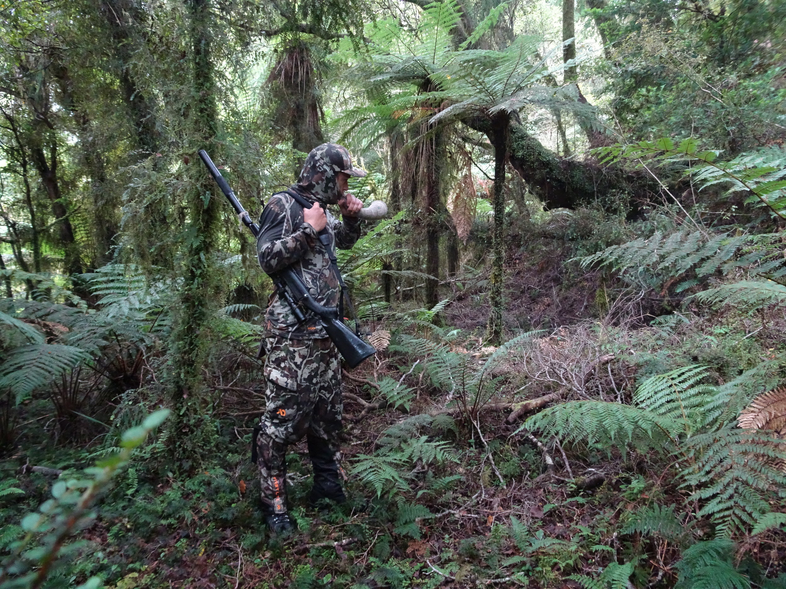 Firstlite fusion in Westland bush, note how obvious the hands are. image @ pointssouth