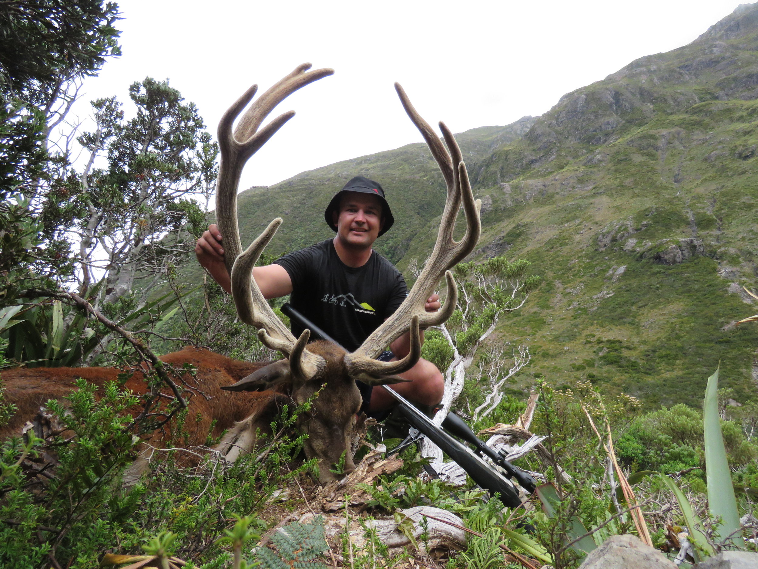 Richie Williams with a cracker public land 13 pointer