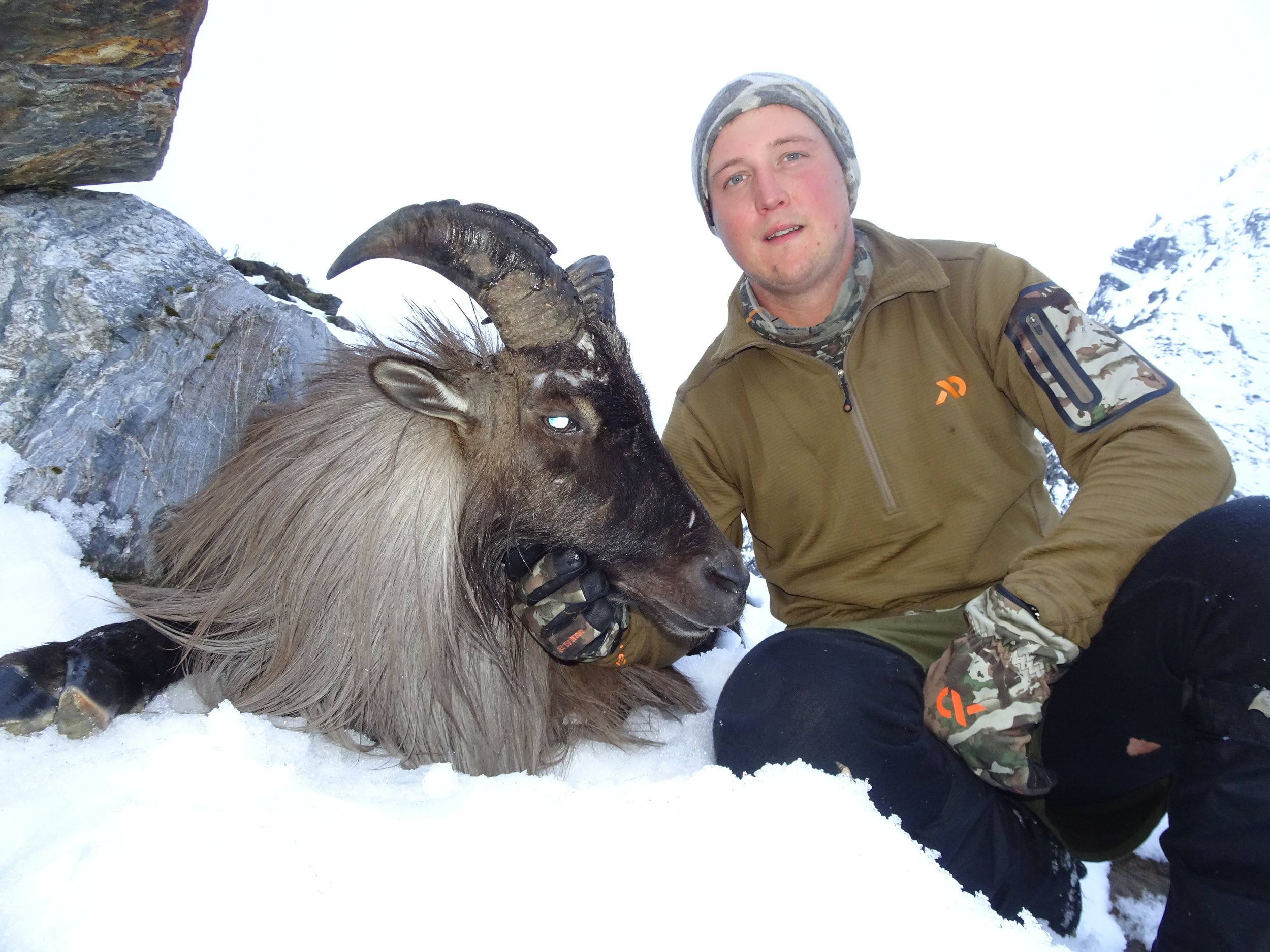  Luke Potts with a nice old bull - image @Tom Overton 